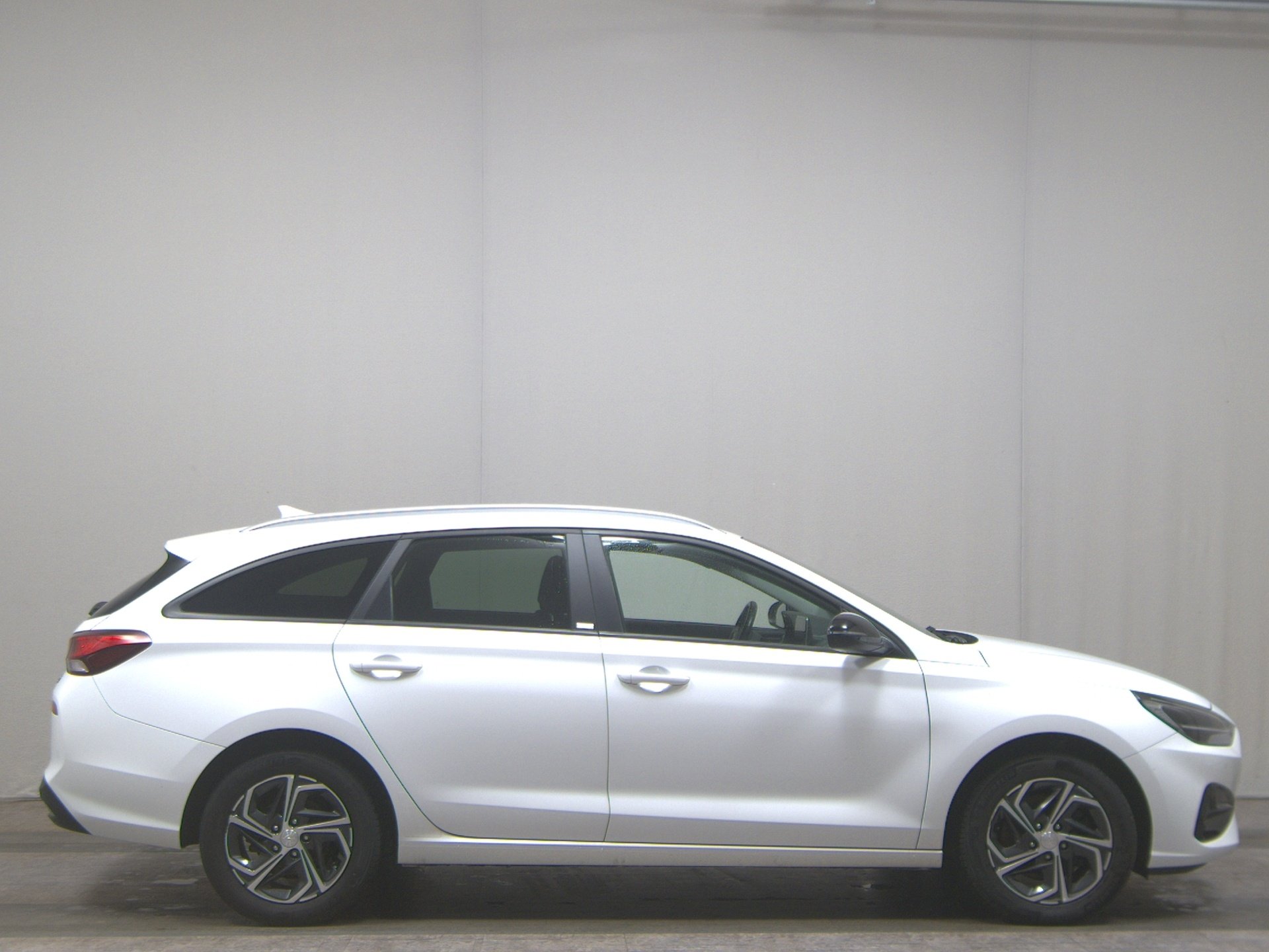 Hyundai i30 1.6 CRDI Intro Ed. Navi LED RfK PDC Shz BT