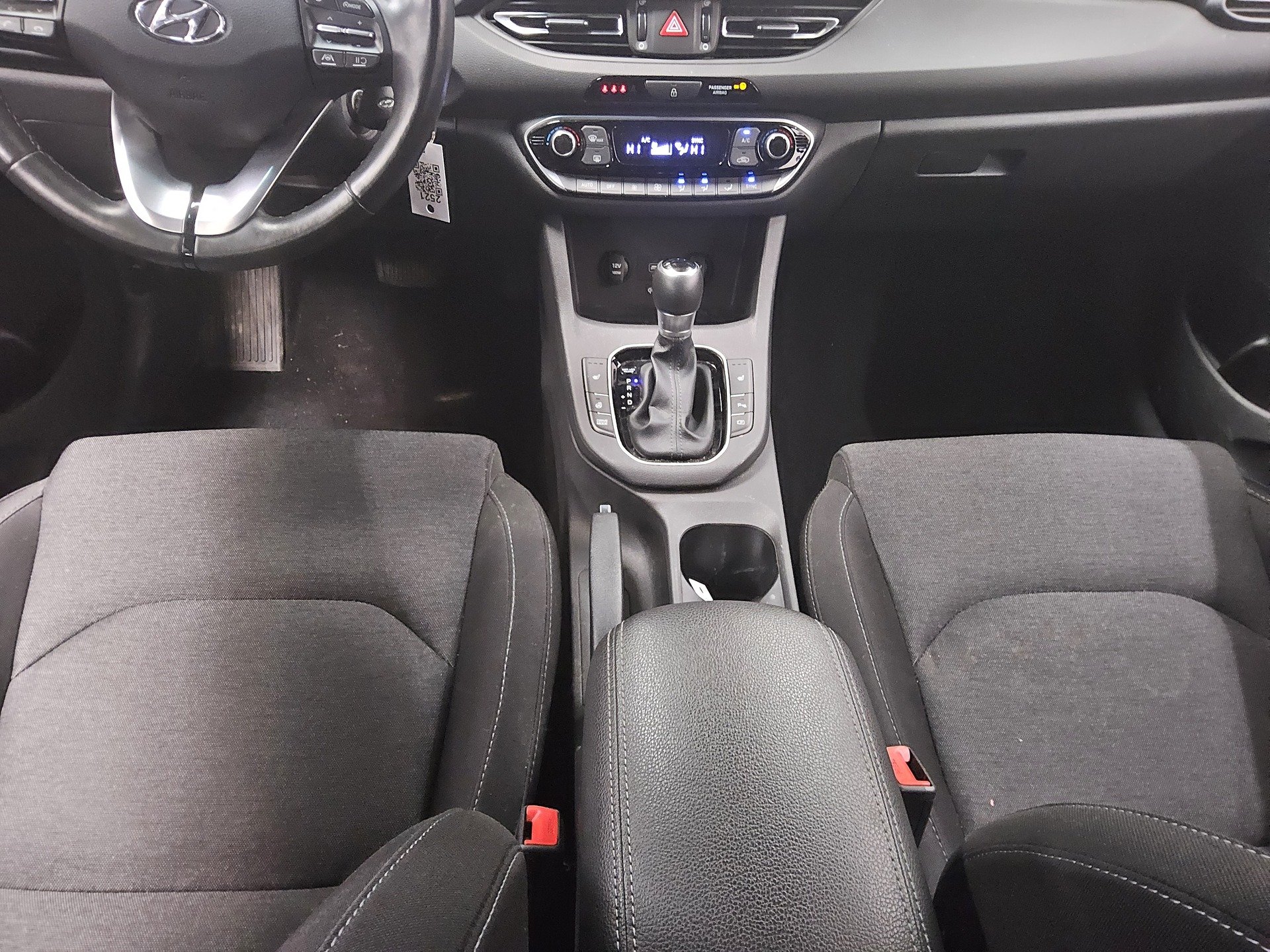 Hyundai i30 1.6 CRDI Intro Ed. Navi LED RfK PDC Shz BT 6
