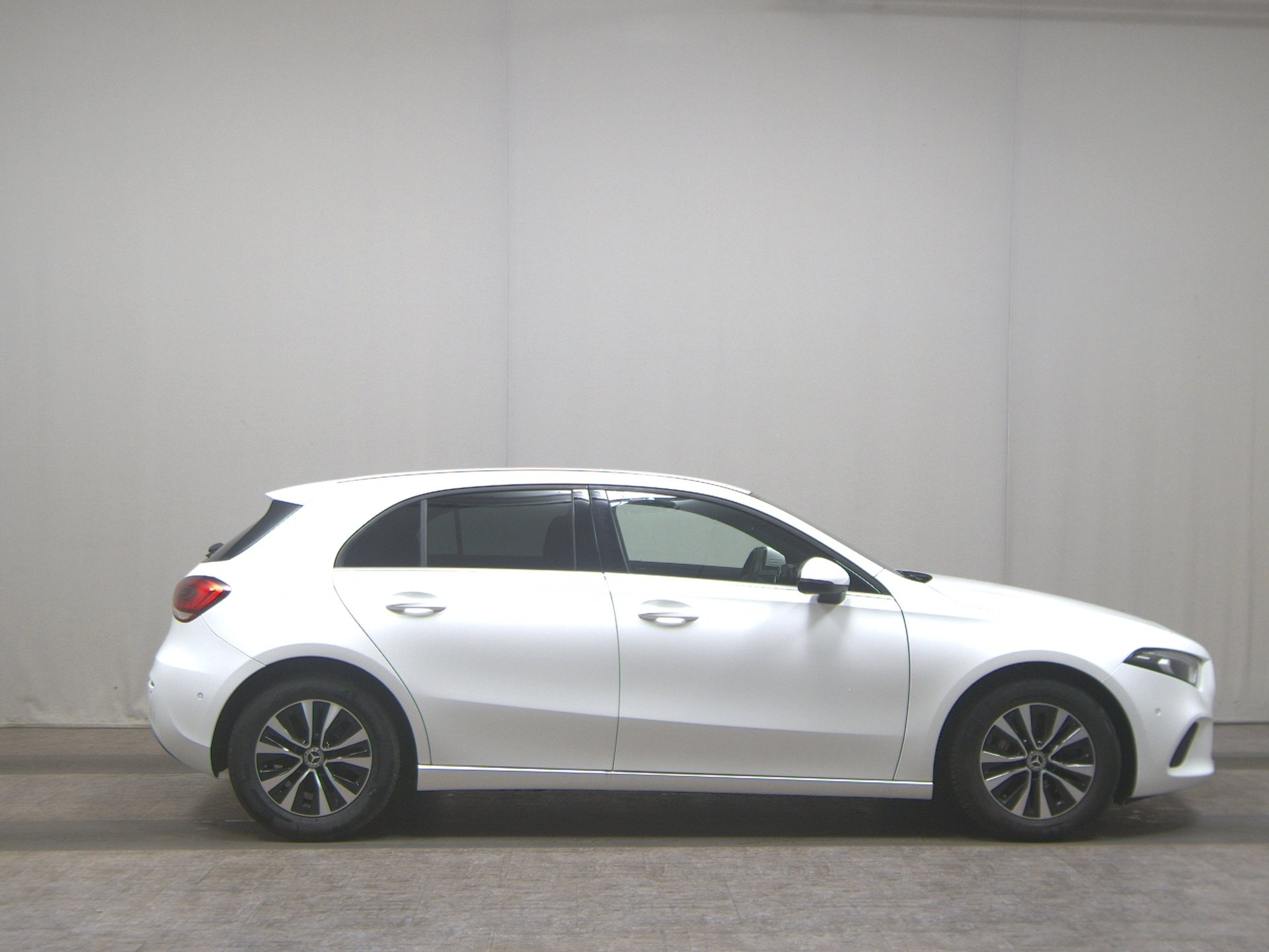 Mercedes-Benz A 180 d T-Leder Navi LED MBUX Tempomat Shz