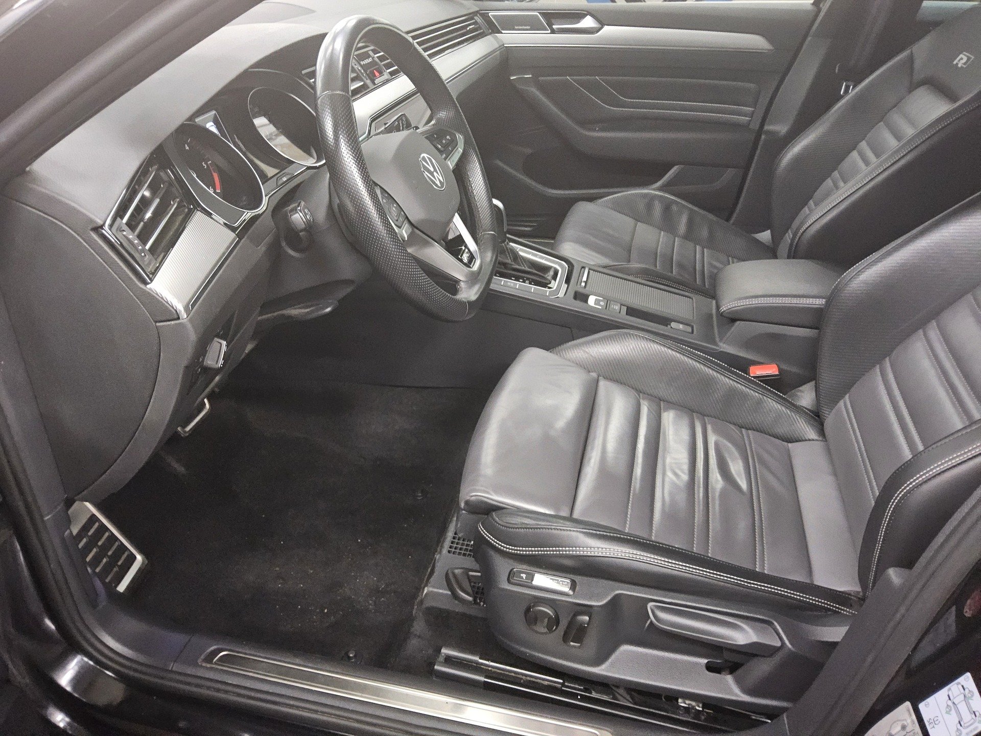 Volkswagen Passat Var. 2.0 TDI R-Line Navi Matrix AHK H/K 8