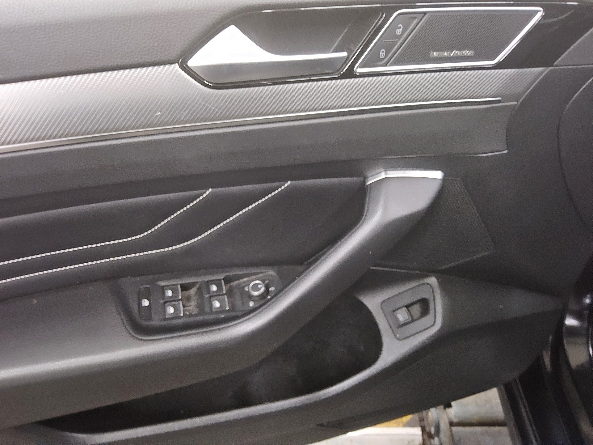 Volkswagen Passat Var. 2.0 TDI R-Line Navi Matrix AHK H/K 9