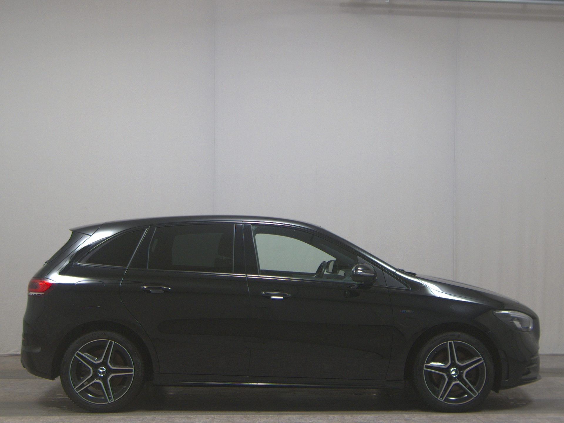 Mercedes-Benz B 250 e Edition AMG-Line Navi LED MBUX+ RFK