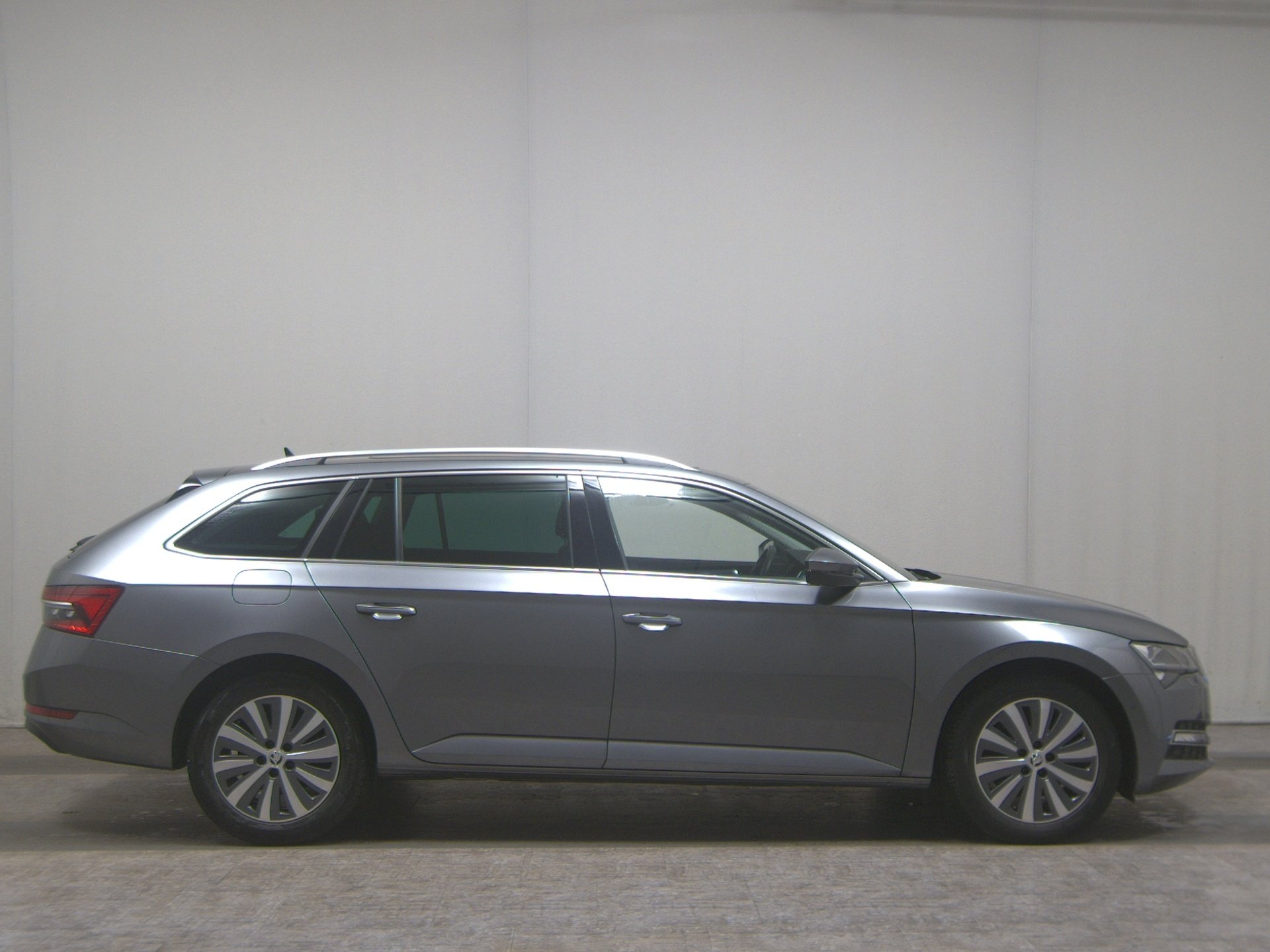 Skoda Superb Kombi 2.0 TDI Style Leder Navi LED Virtual Pano 360°