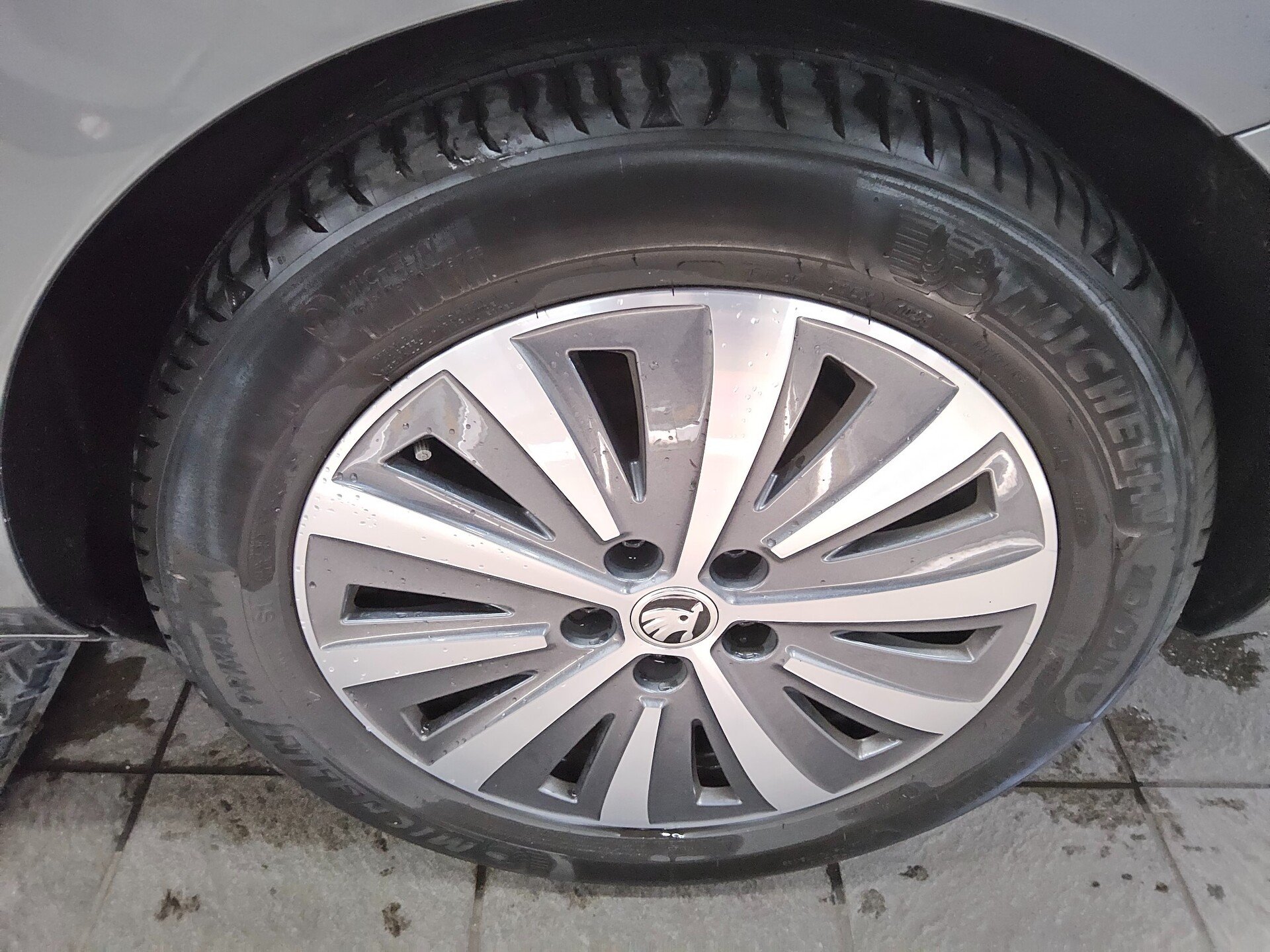 Skoda Superb Kombi 2.0 TDI Style Leder Navi LED Virtual Pano 360° 11