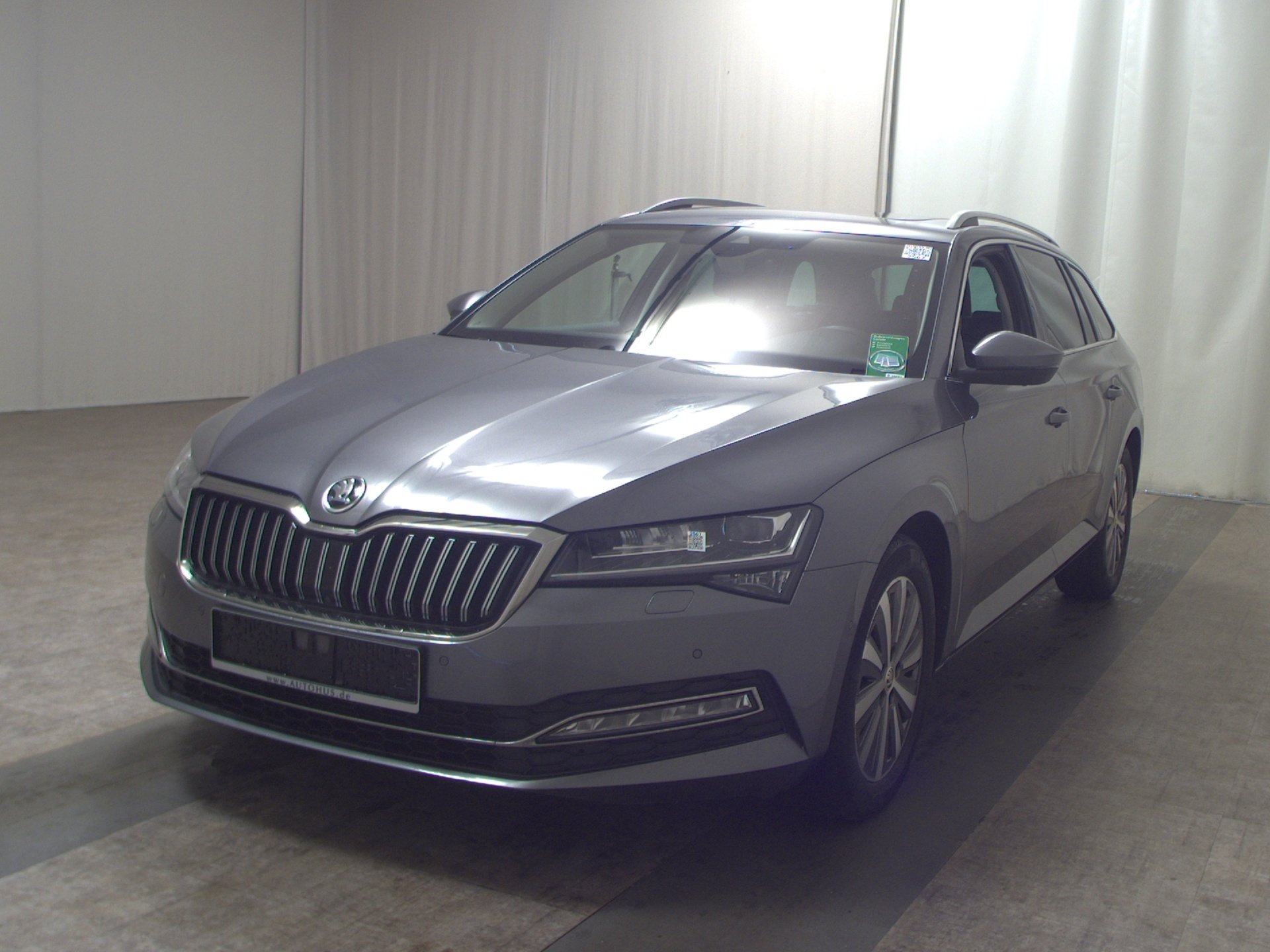 Skoda Superb Kombi 2.0 TDI Style Leder Navi LED Virtual Pano 360° 2