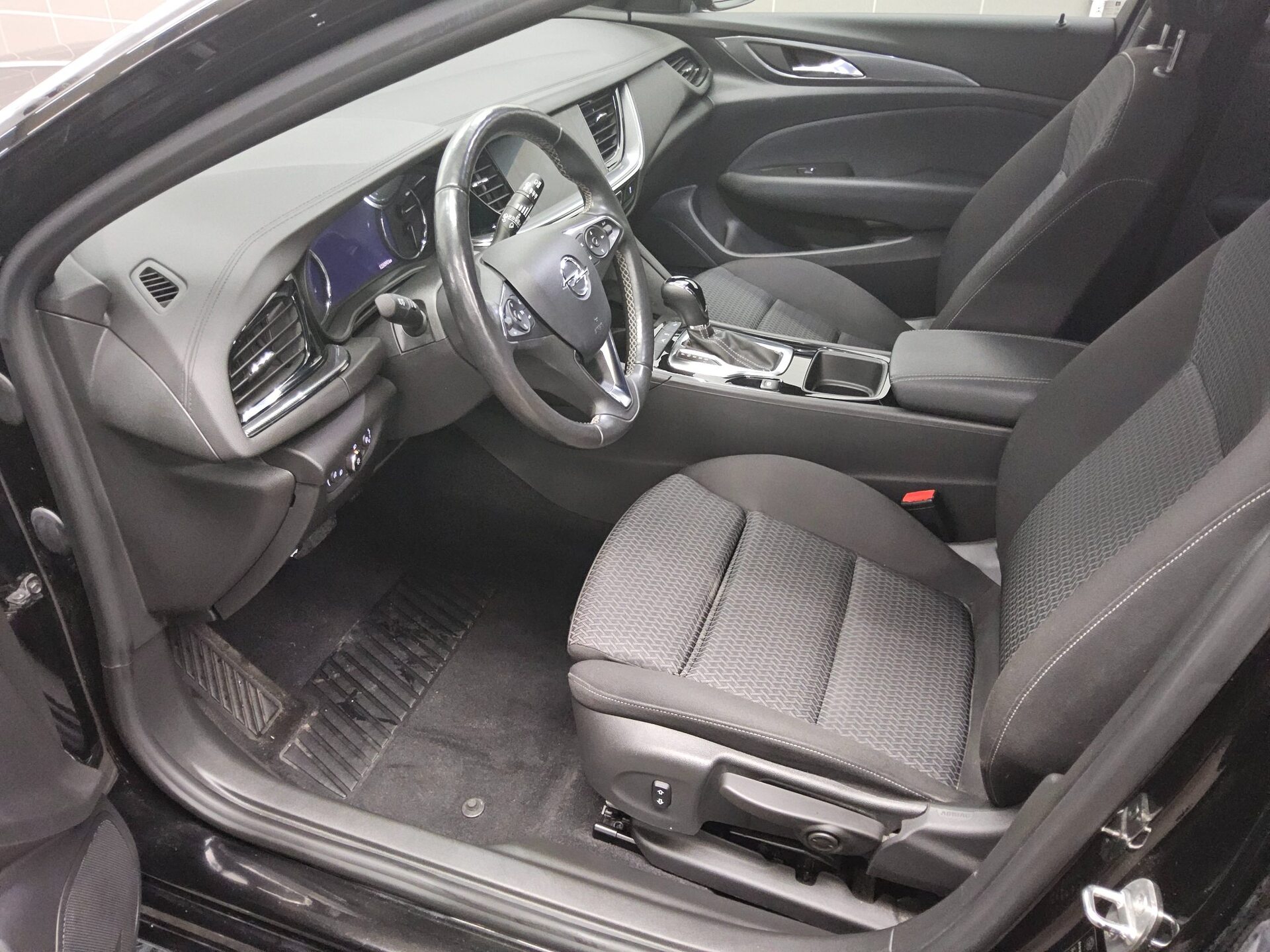Opel Insignia ST 1.5 D Business Ed. Navi LED AHK Shz 8