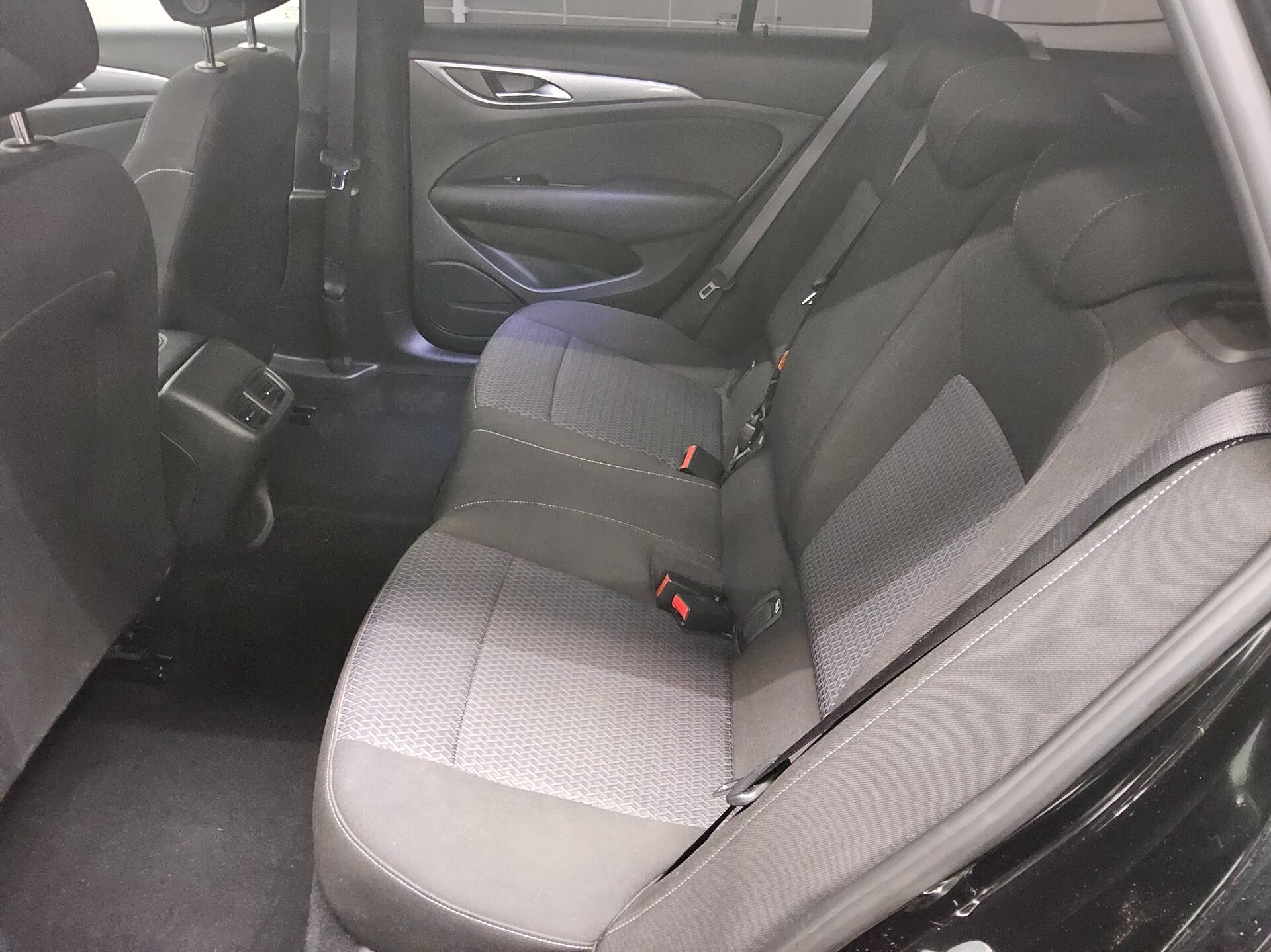 Opel Insignia ST 1.5 D Business Ed. Navi LED AHK Shz 13