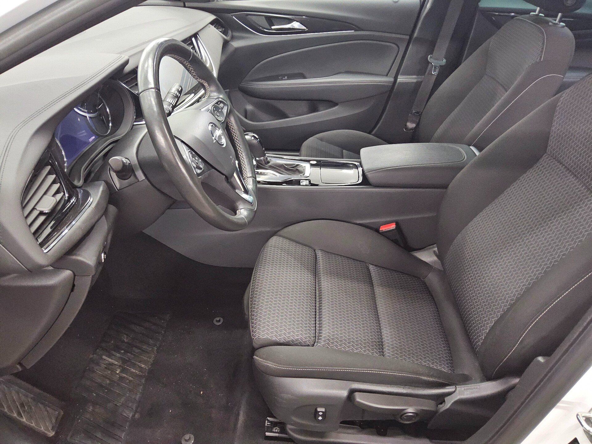 Opel Insignia ST 1.5 D Business Elegance Navi LED RFK 8