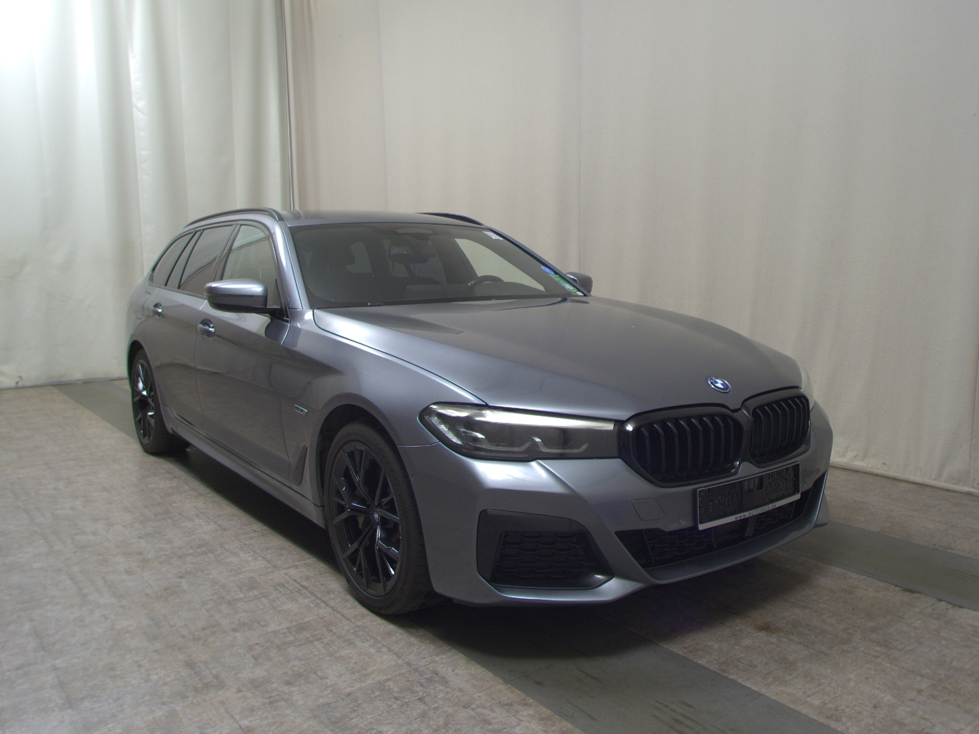 BMW 530e Touring M-Sport 3