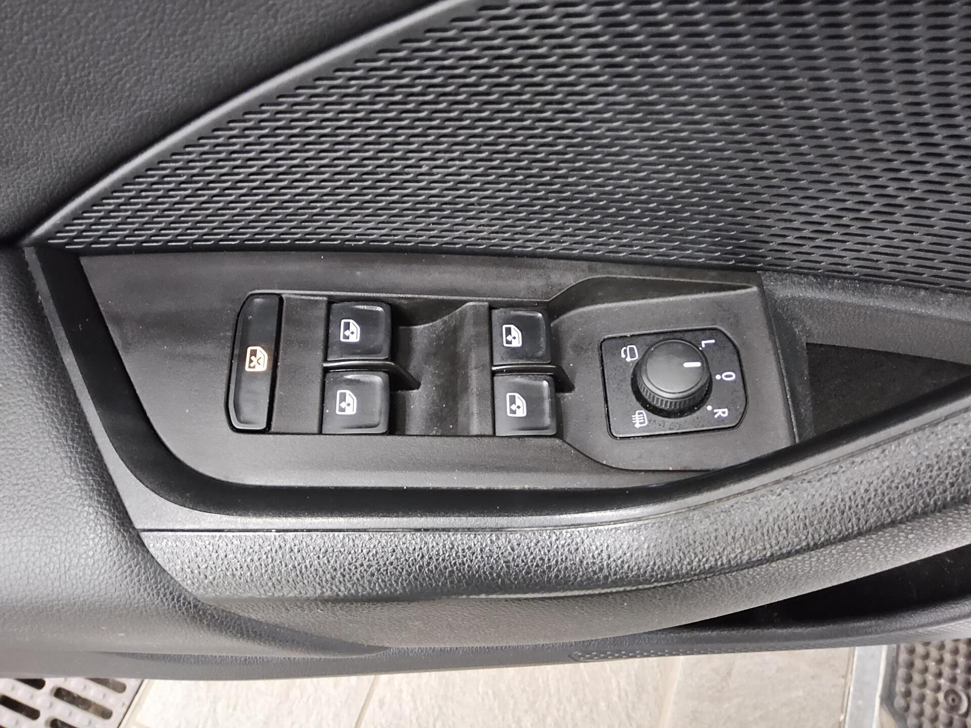 Skoda Octavia Kombi 2.0 TDI Ambition Navi LED Virtual Pano 4xSHZ 10