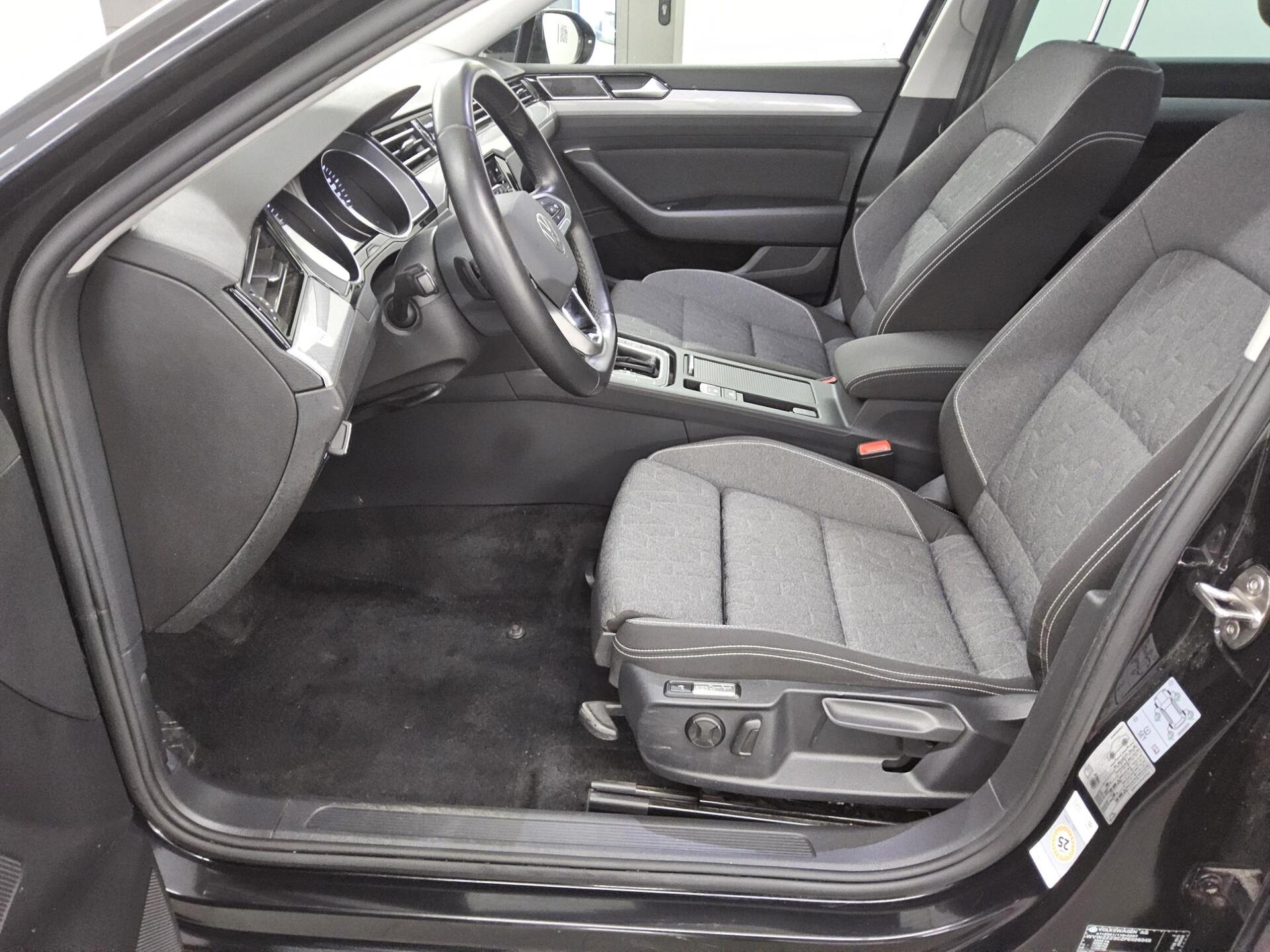 Volkswagen Passat Var. 2.0 TDI Business Navi LED AHK RFK 8