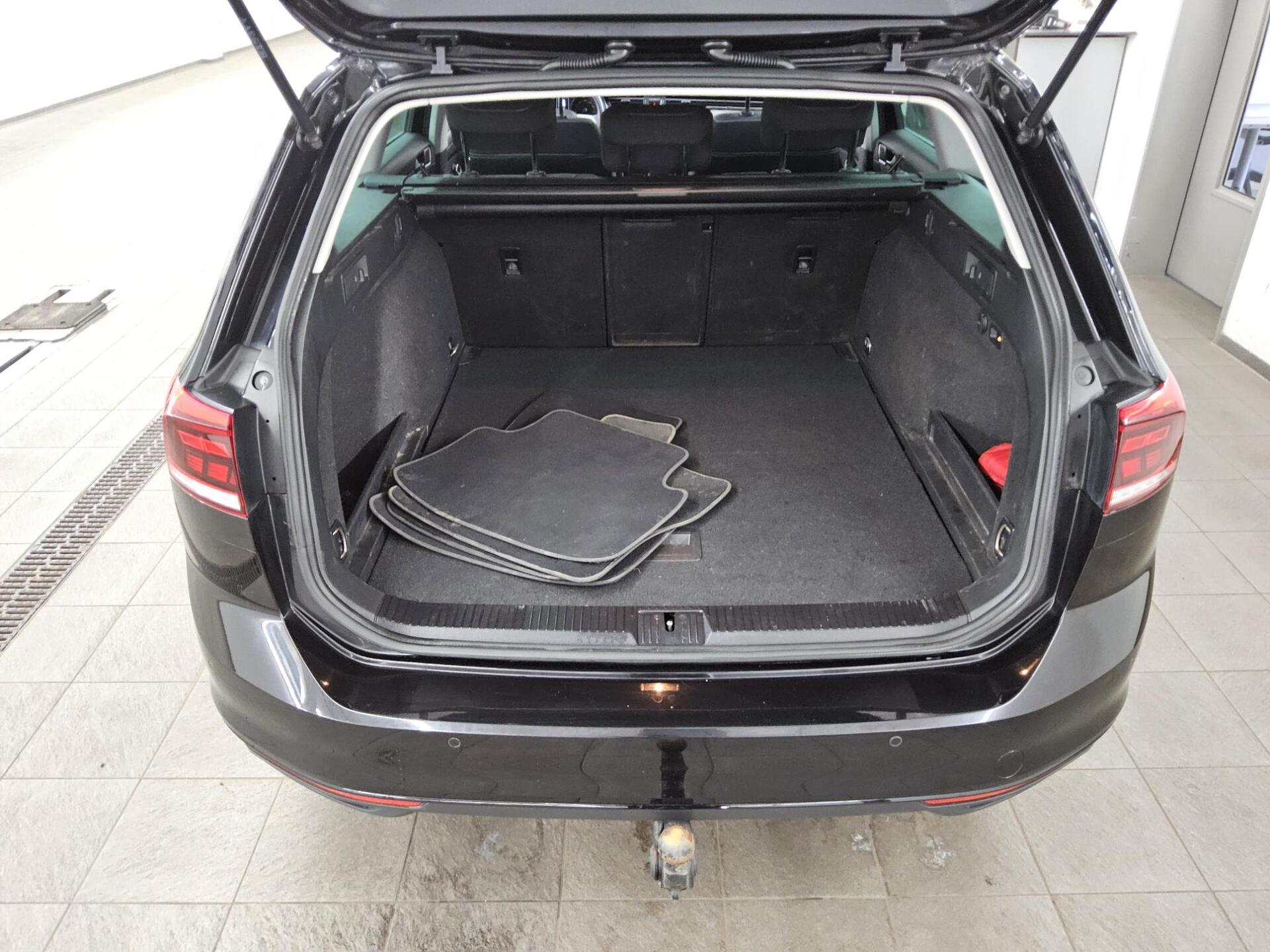 Volkswagen Passat Var. 2.0 TDI Business Navi LED AHK RFK 11