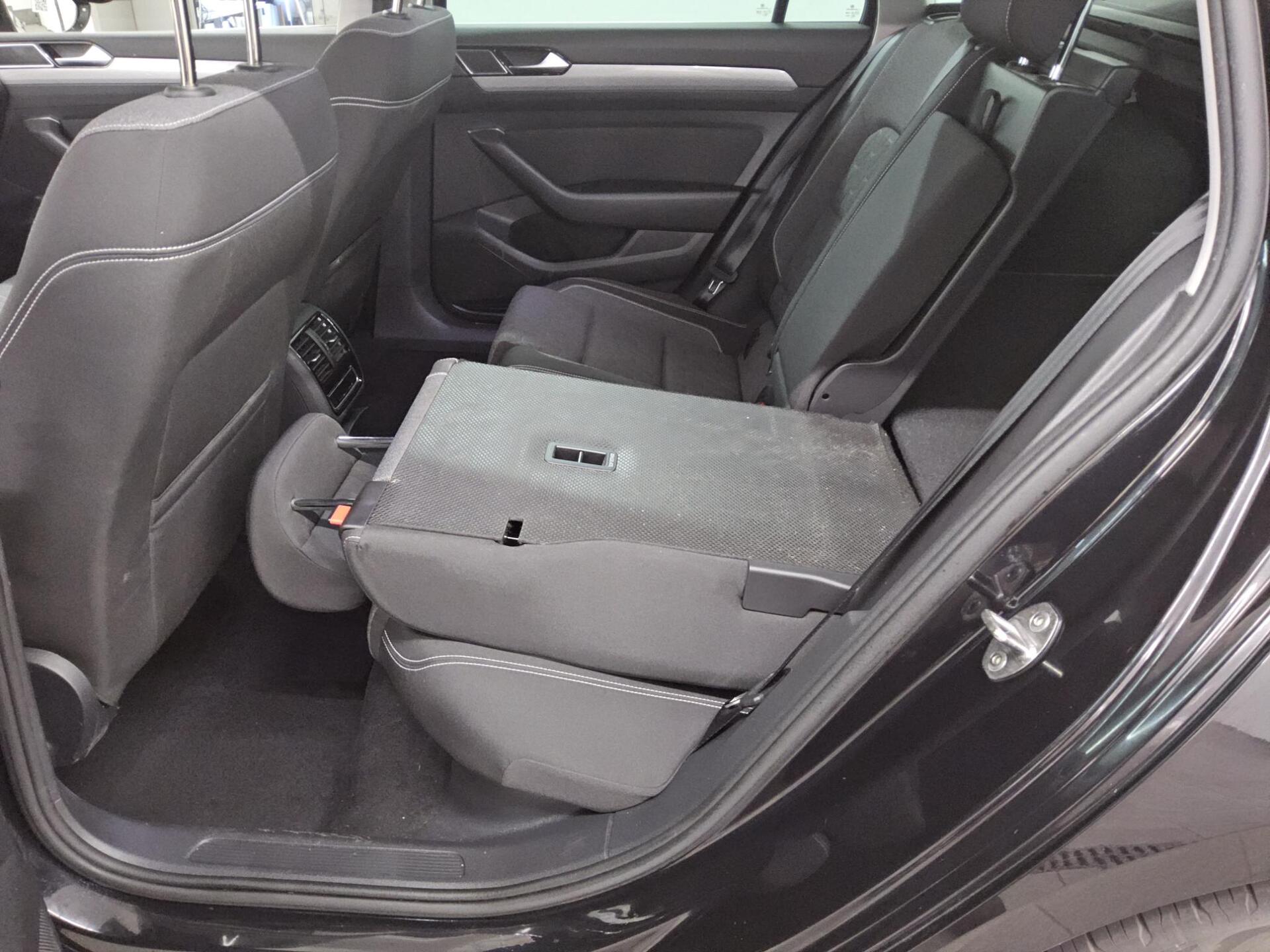 Volkswagen Passat Var. 2.0 TDI Business Navi LED AHK RFK 12