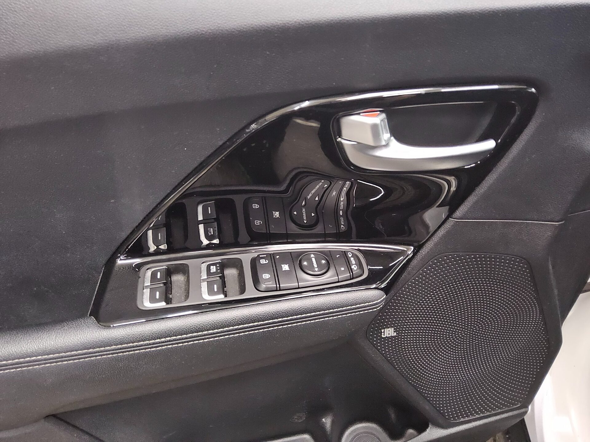 Kia Niro 1.6 T-GDI PHEV T-Leder Navi LED RfK AHK JBL 10