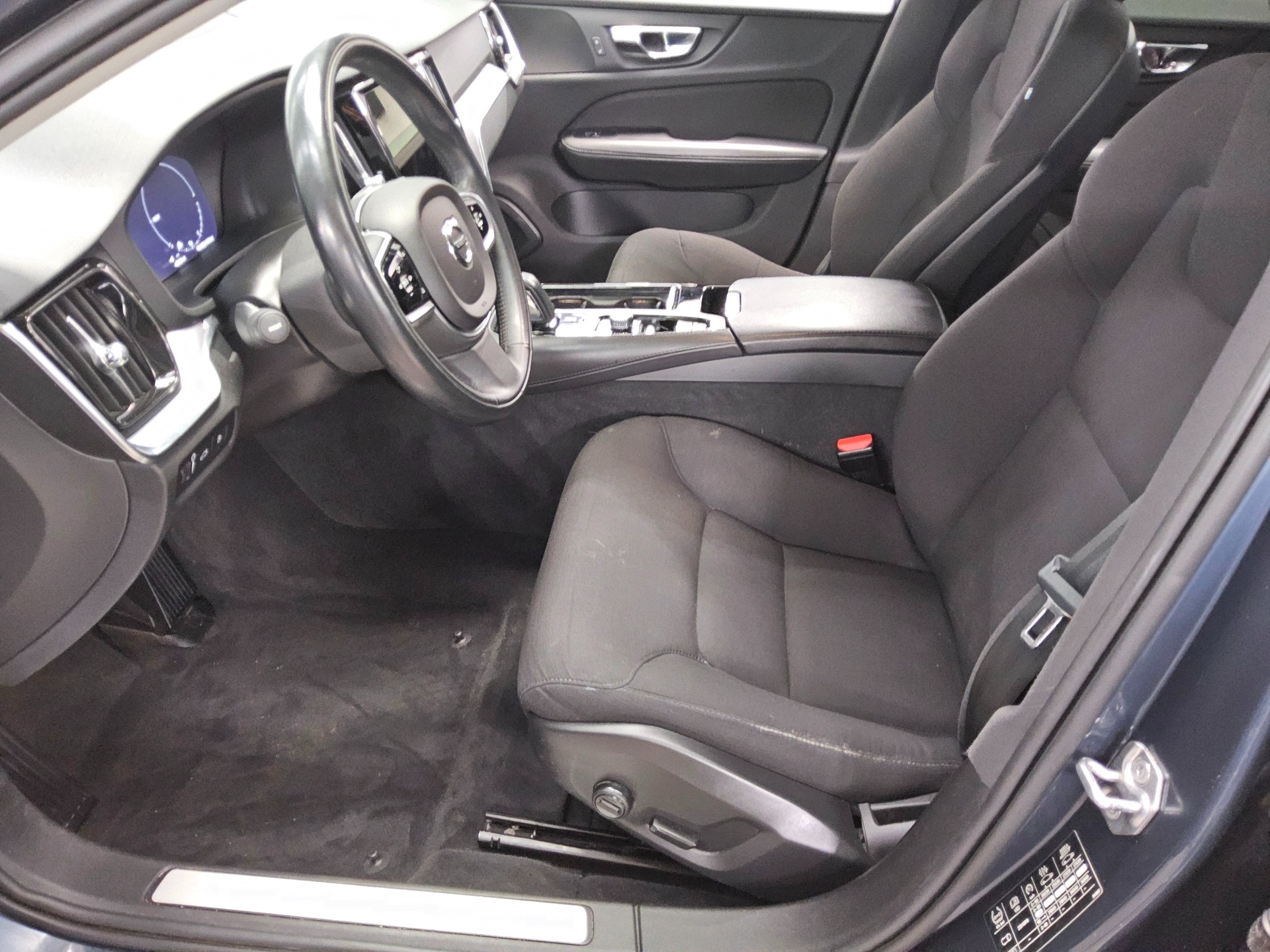 Volvo V60 T6 AWD Inscription Navi LED Shz RFK PDC AHK 9
