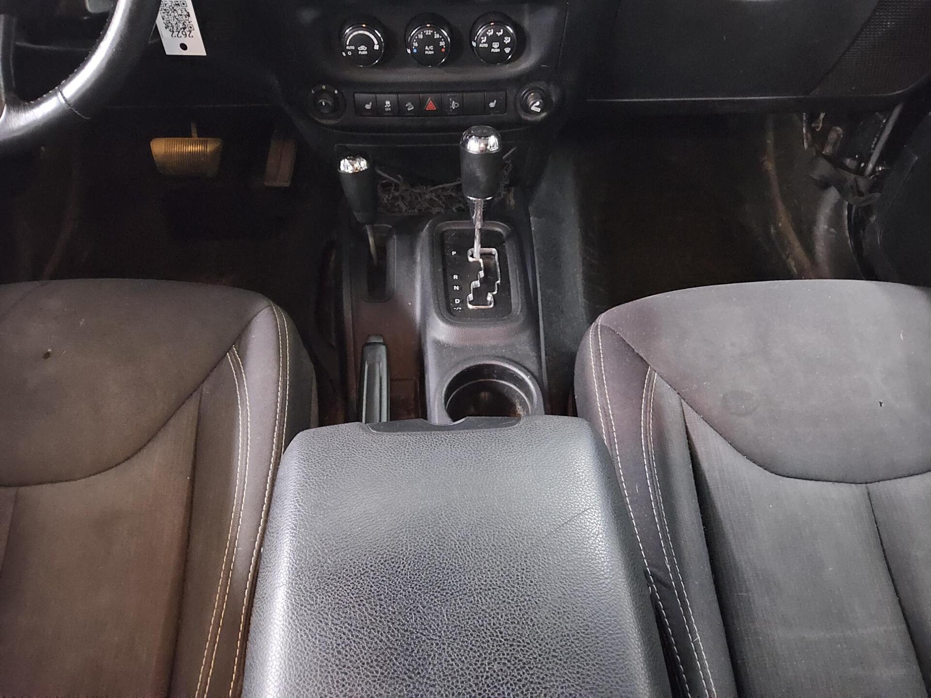 Jeep Wrangler 2.8 CRD Sound LED AHK RfK PDC Tempomat 6