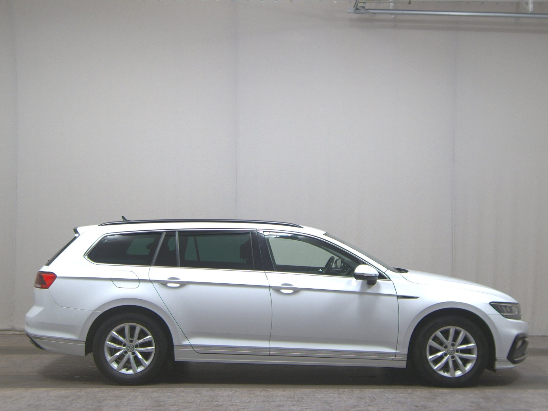 Volkswagen Passat Var. 2.0 TDI Business R-Line Navi LED PDC