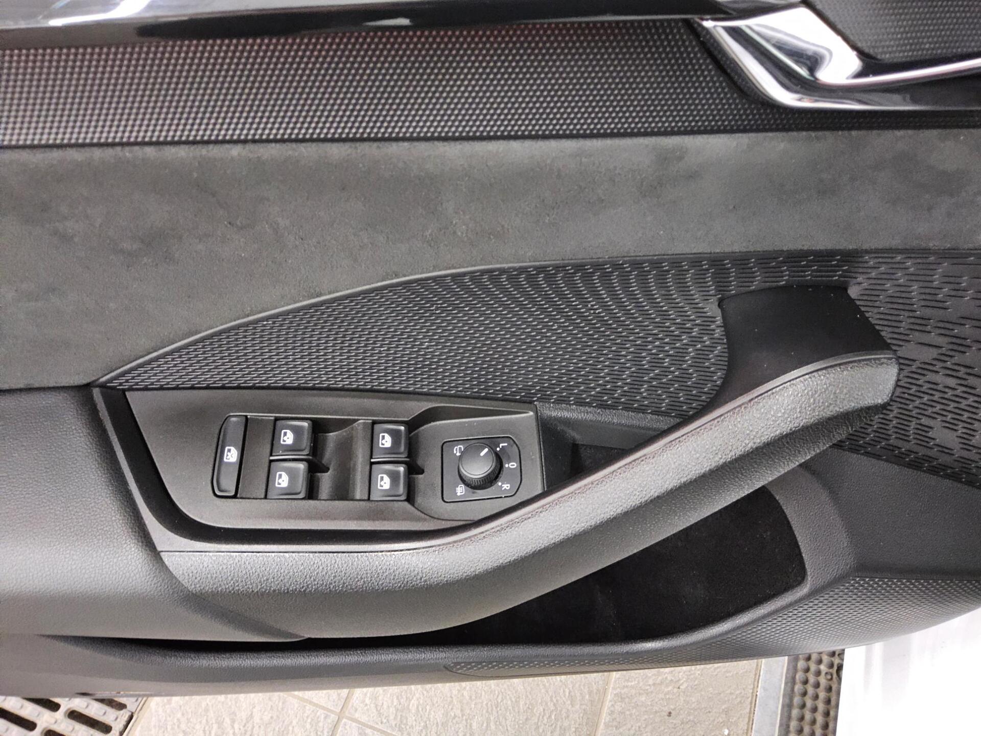 Skoda Octavia Kombi 2.0 TDI RS Navi LED virtual HuD 10