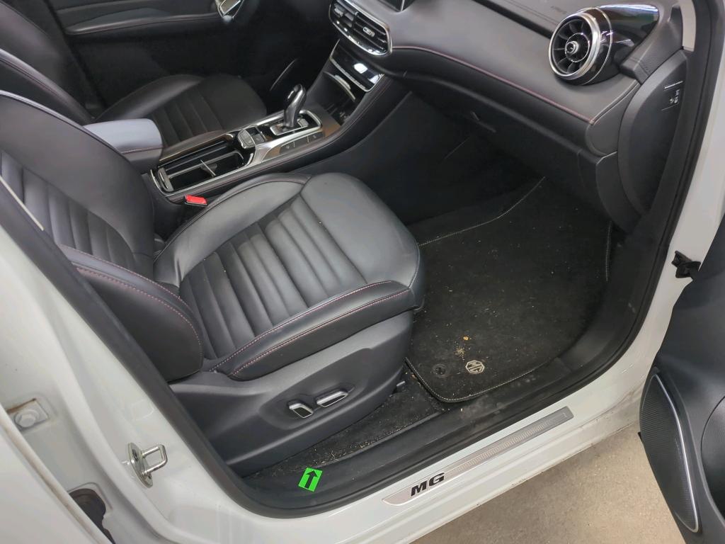 MG EHS Luxury LEDER NAVI KLIMAAUT LED PANO 9