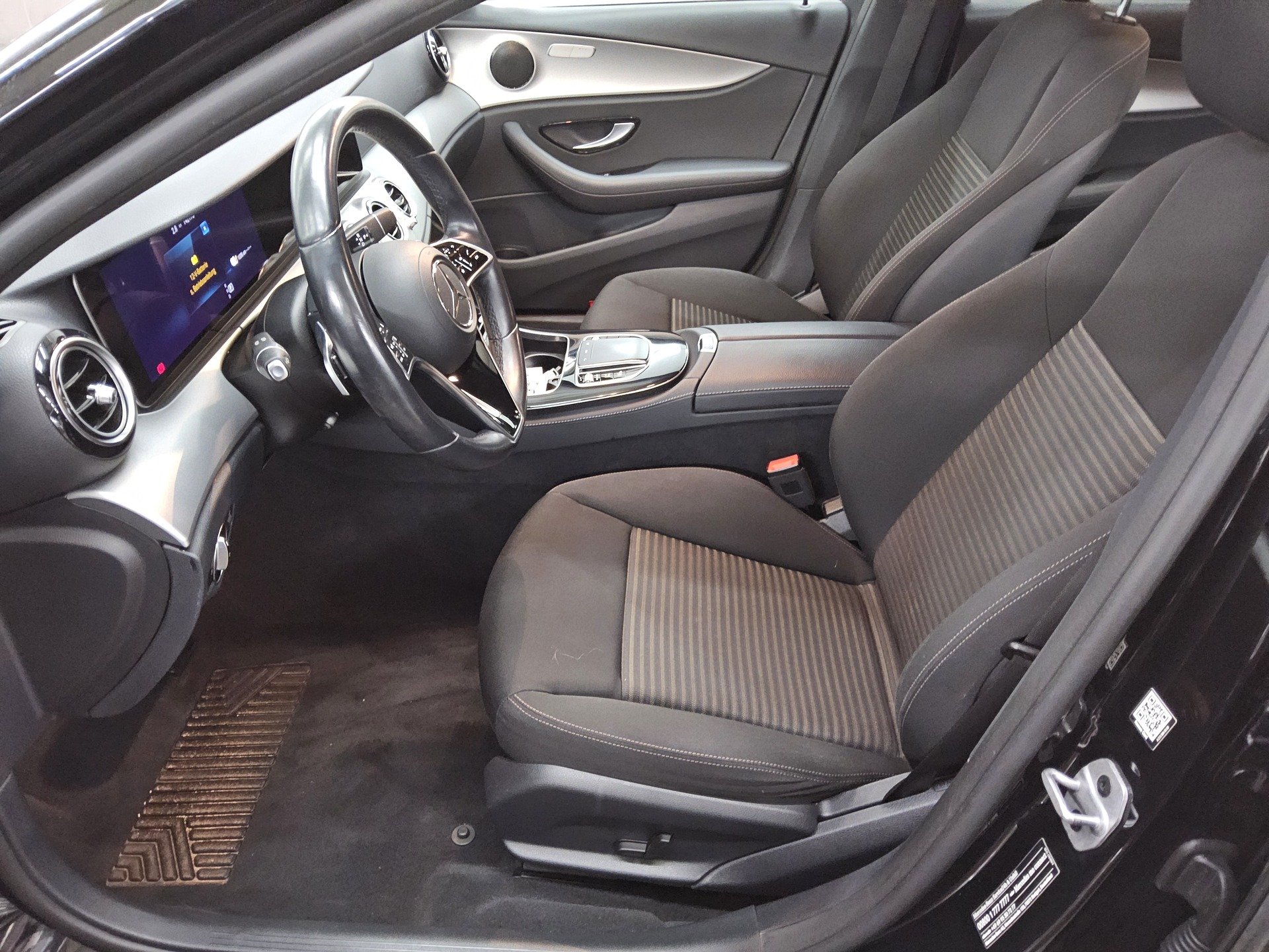 Mercedes-Benz E 300 T de Avantgarde Navi LED RfK Shz PDC 9