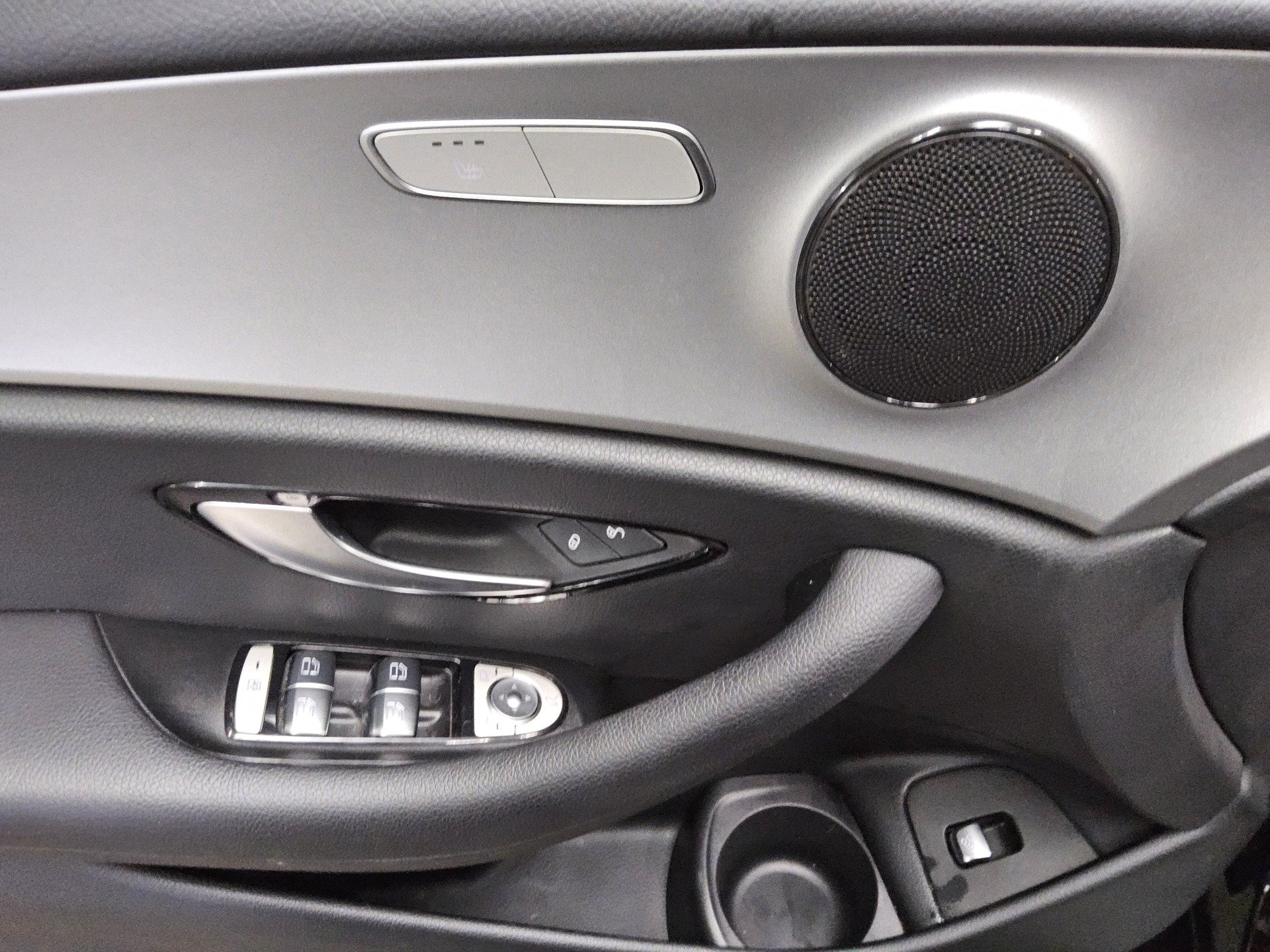 Mercedes-Benz E 300 T de Avantgarde Navi LED RfK Shz PDC 10