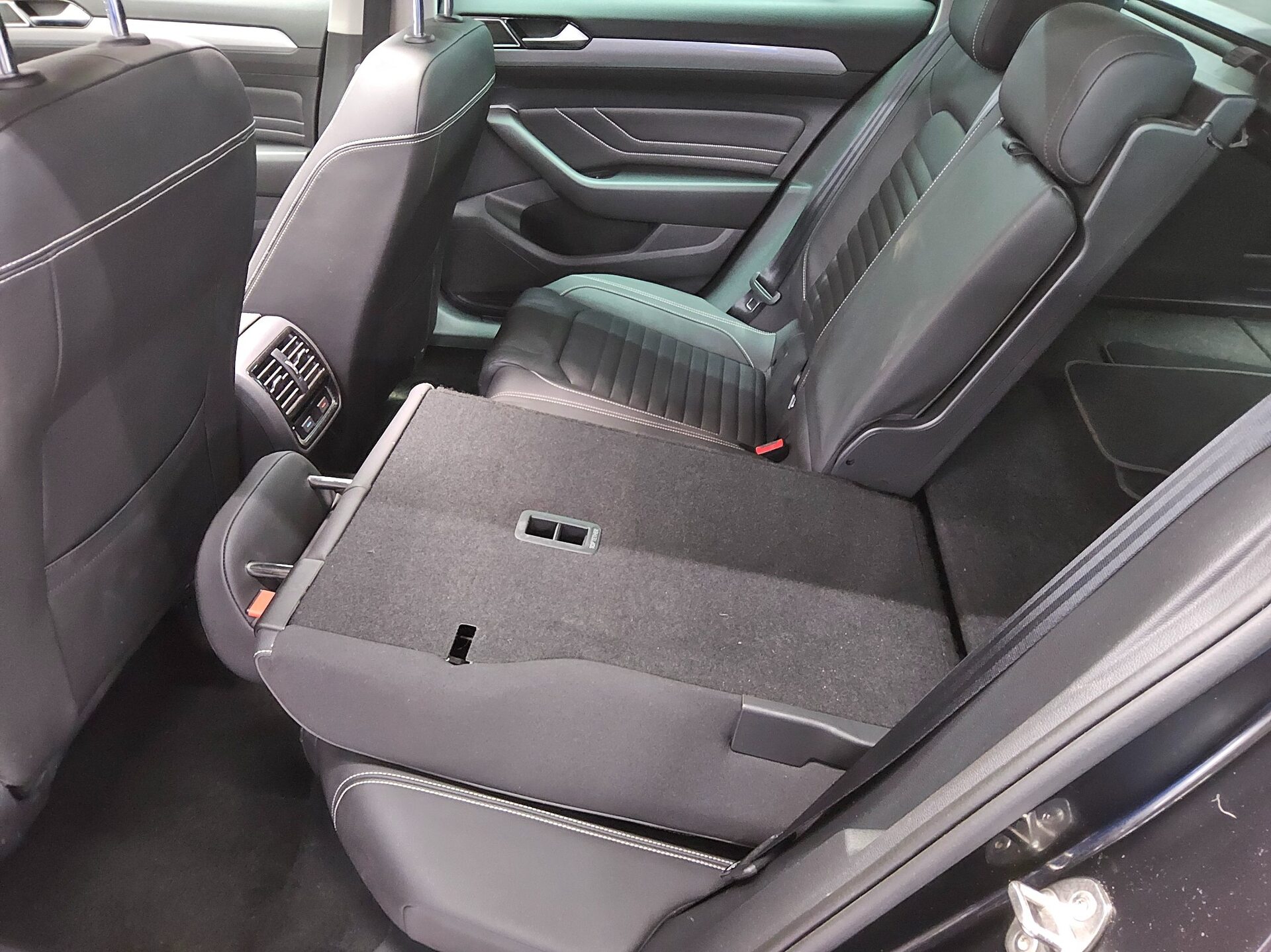 Volkswagen Passat Variant 2.0 TDI Business Leder Navi AHK 12