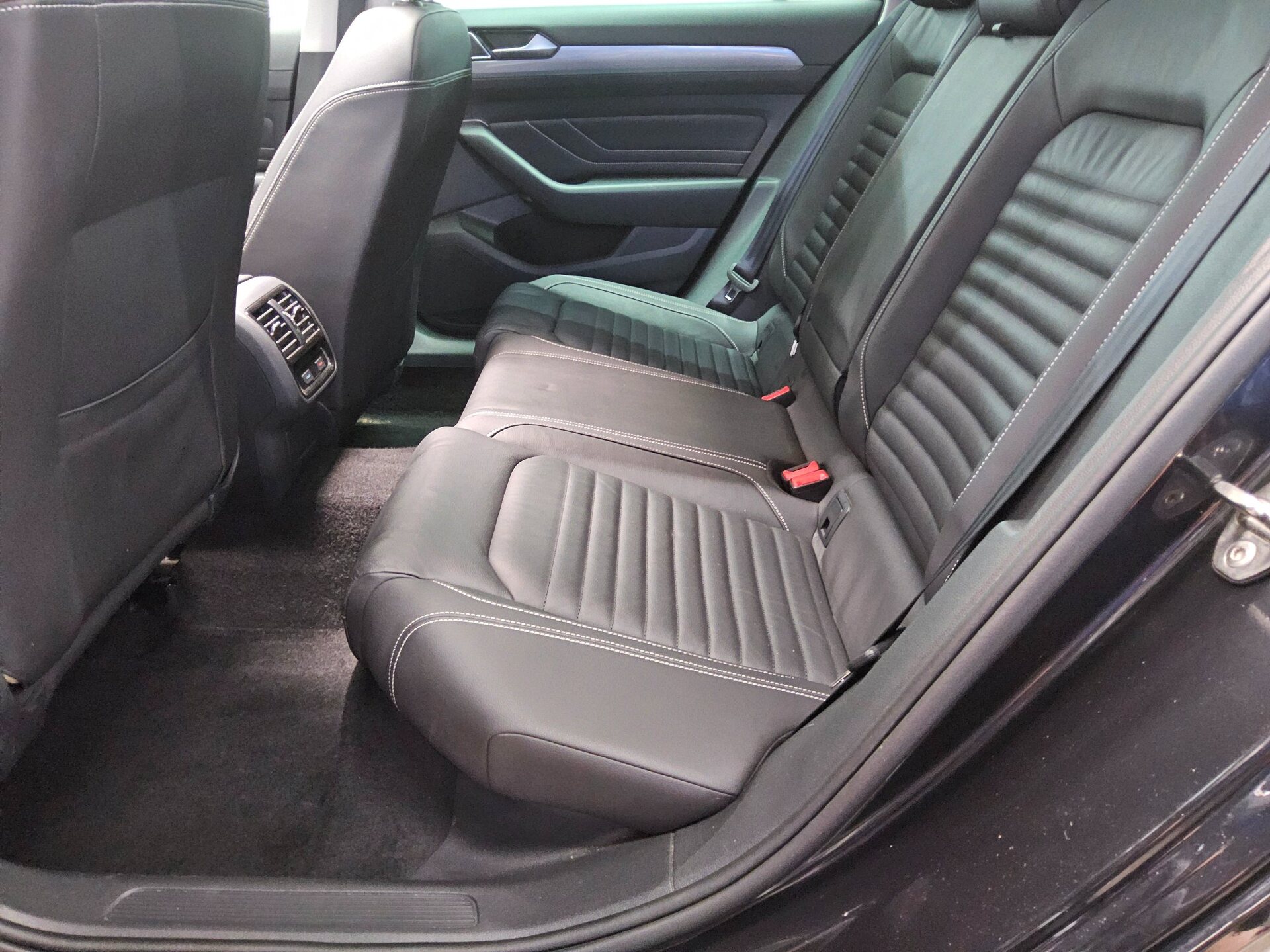 Volkswagen Passat Variant 2.0 TDI Business Leder Navi AHK 13