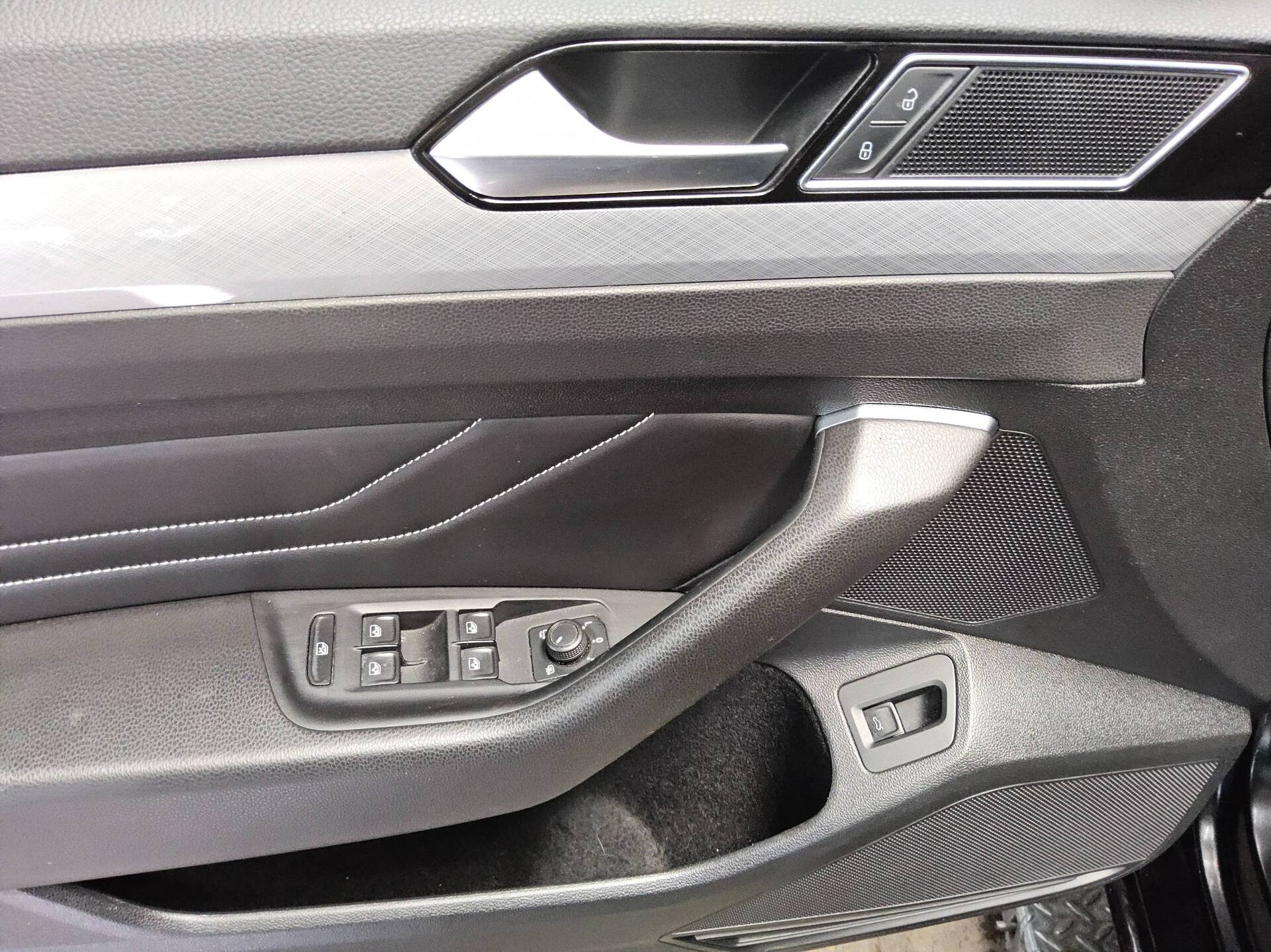 Volkswagen Passat Variant 2.0 TDI Business Leder Navi AHK 9