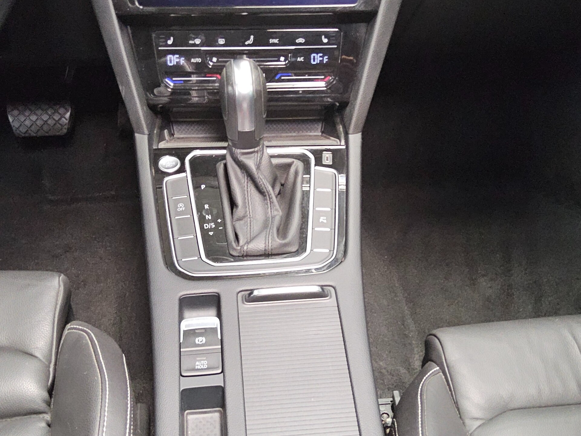 Volkswagen Passat Variant 2.0 TDI Business Leder Navi AHK 6