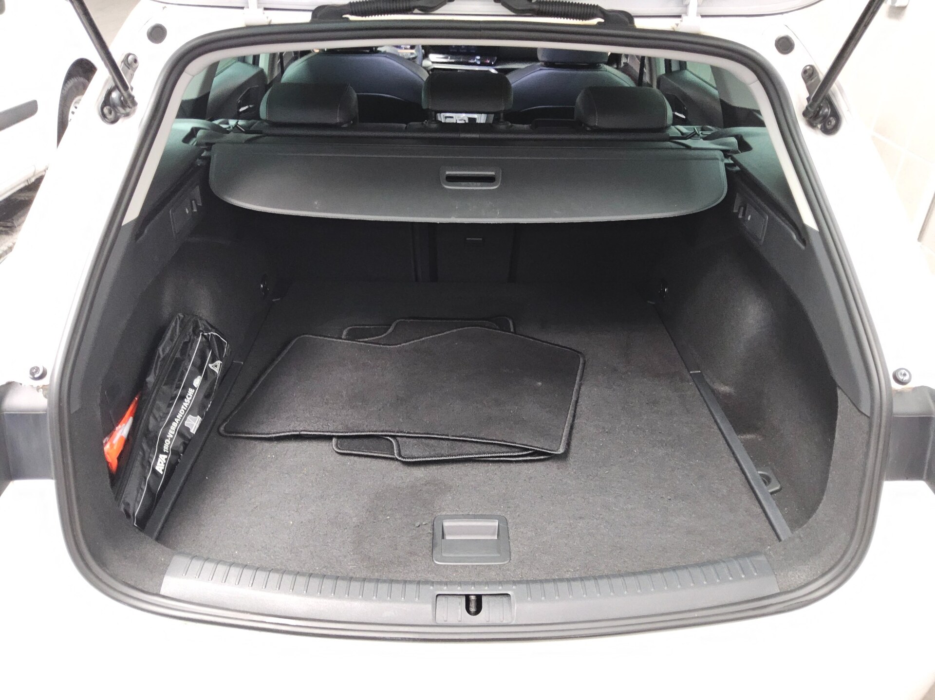 Cupra Leon Sportstourer 2.0 TDI Navi LED VC ACC 12