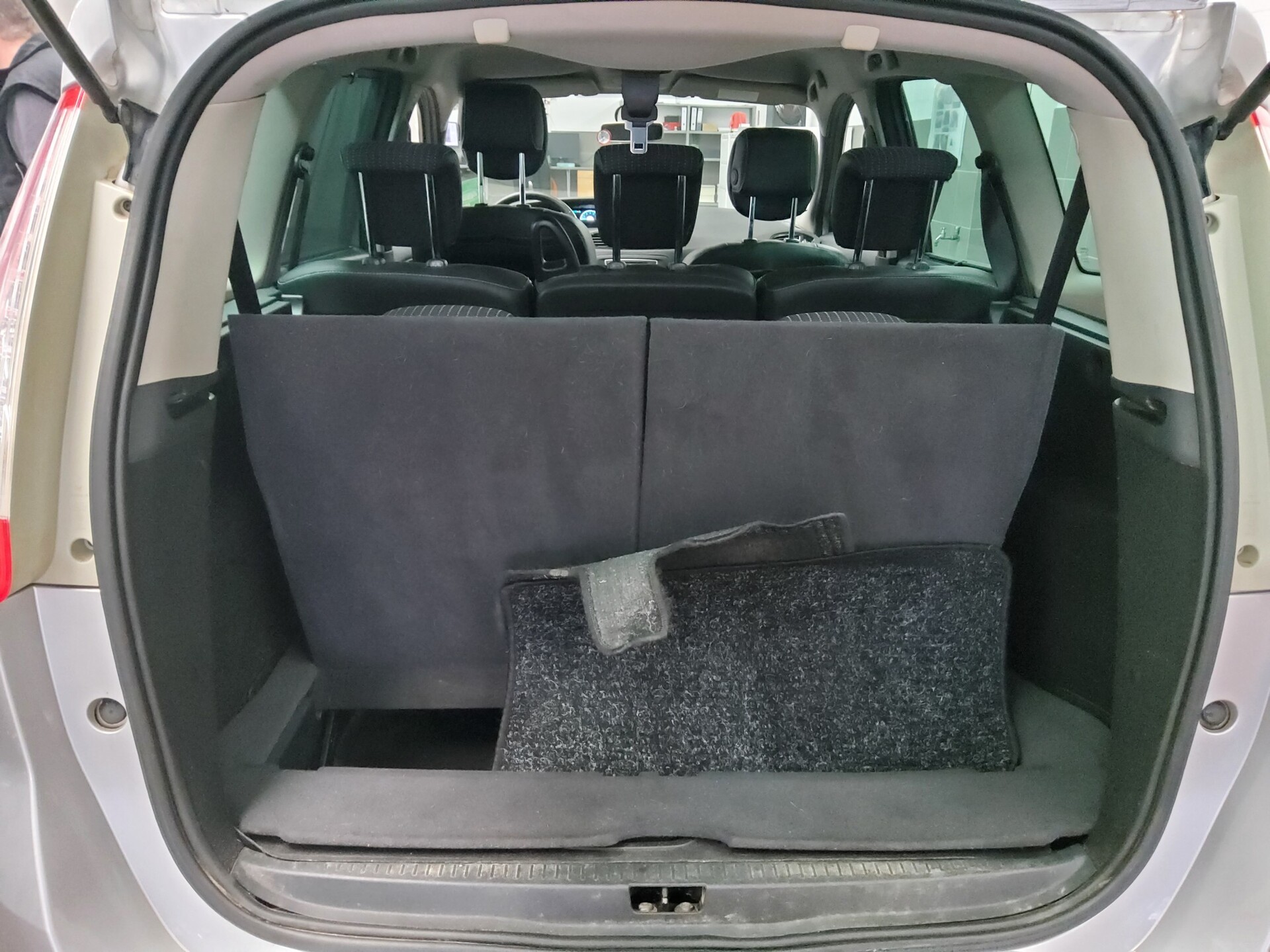 Renault Grand Scenic 1.6 dCi Dynamique 7-Sitzer Navi AHK 11