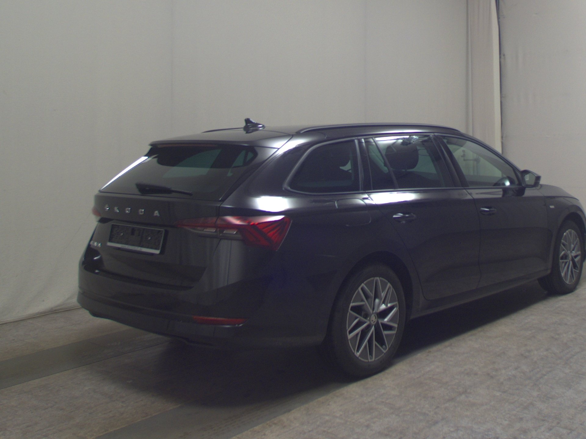Skoda Octavia Kombi 2.0 TDI Tour Navi LED vc ACC PDC 4