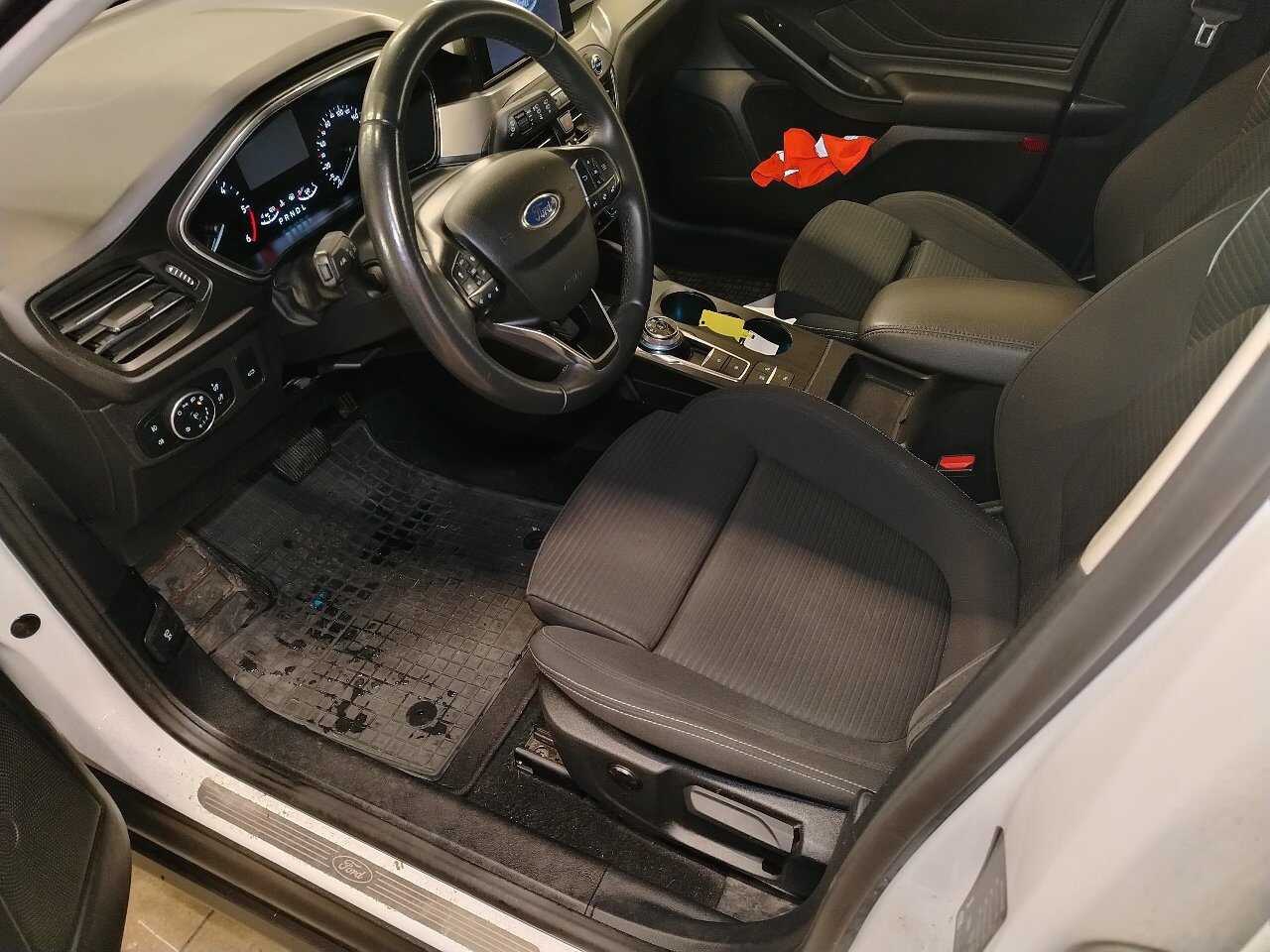Ford Focus Turnier 2.0 EB Titanium NAVI LED SHZ STHZG AHK 6