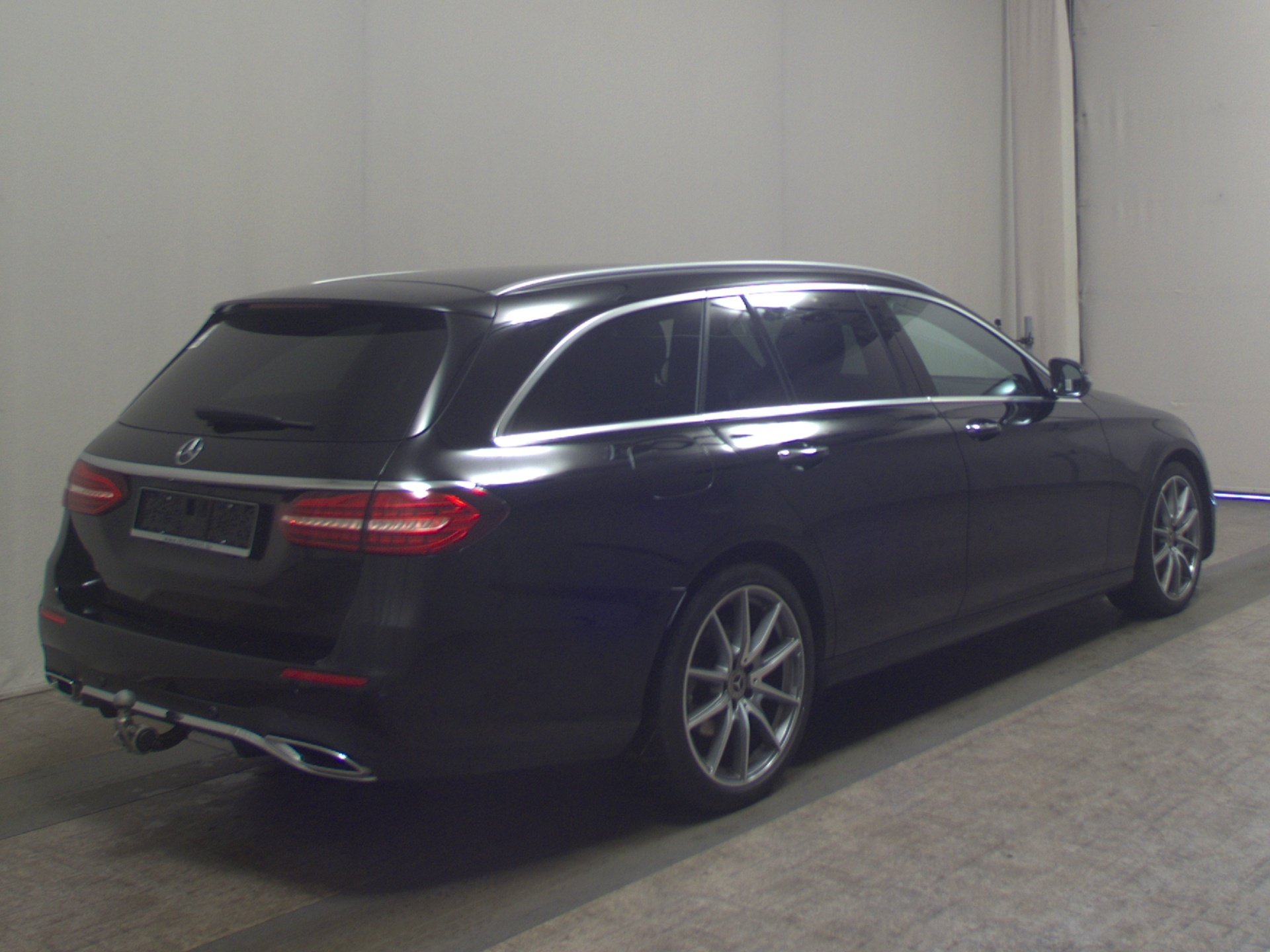 Mercedes-Benz E 220 T d AMG-Line Burmester Widescreen Pano RfK 4
