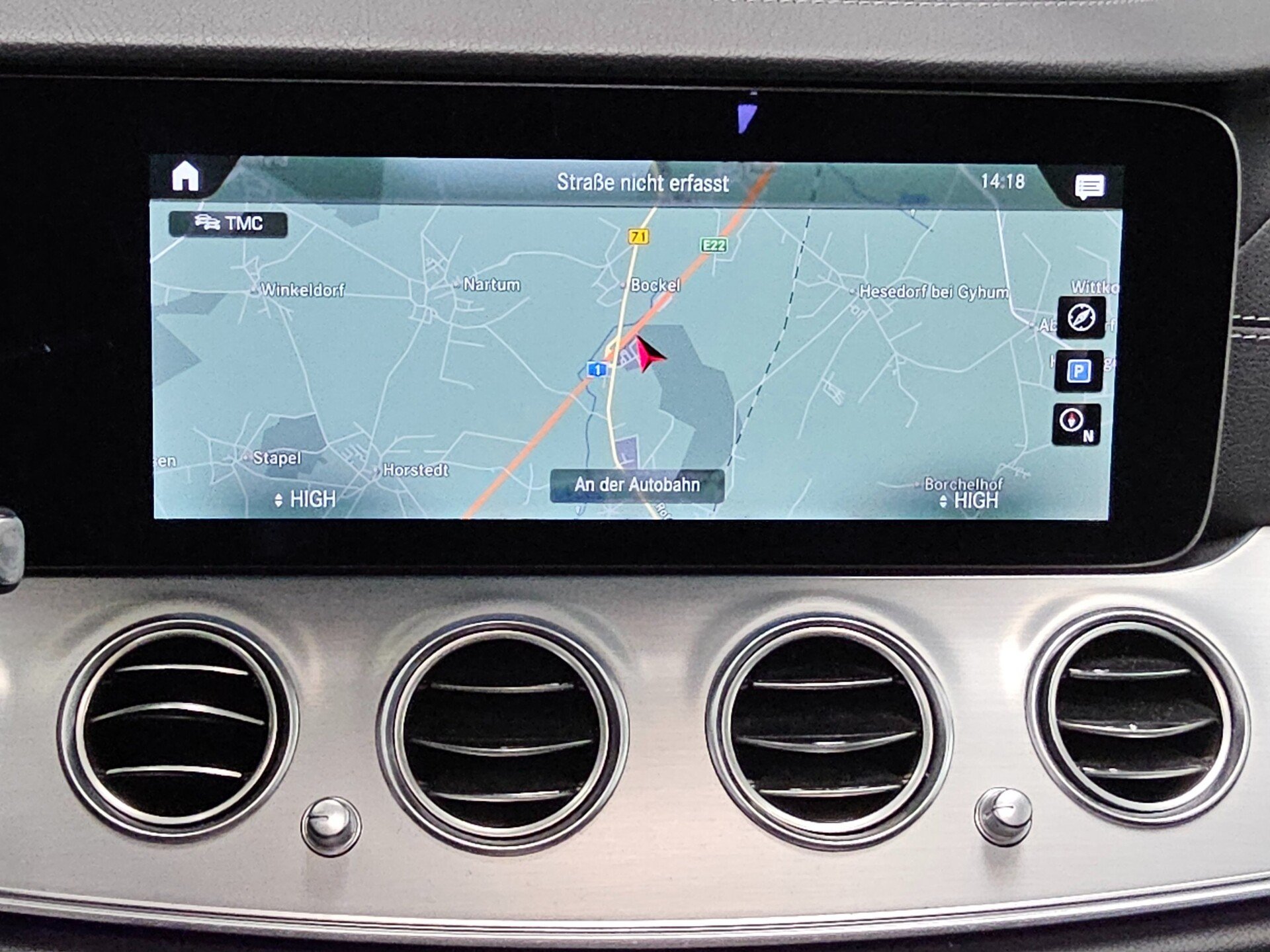 Mercedes-Benz E 220 T d AMG-Line Burmester Widescreen Pano RfK 7