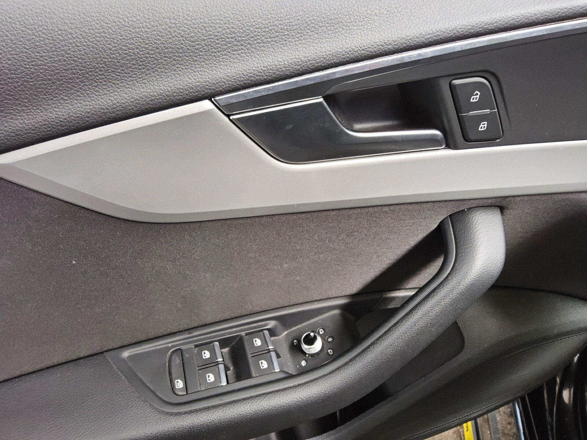Audi A4 Avant 35 TDI advanced Navi LED vc StandHzg 10