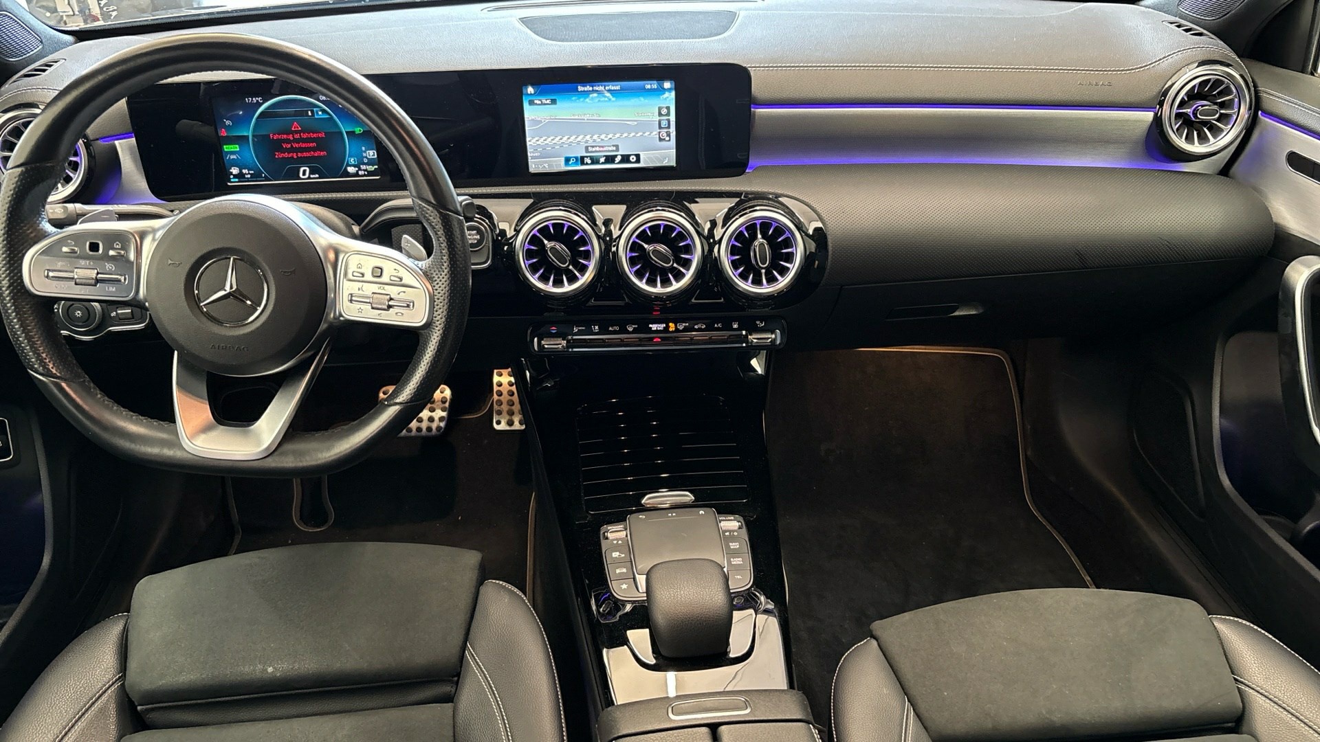 Mercedes-Benz A 250 e AMG-Line NAVI LED SHZ PDC 5