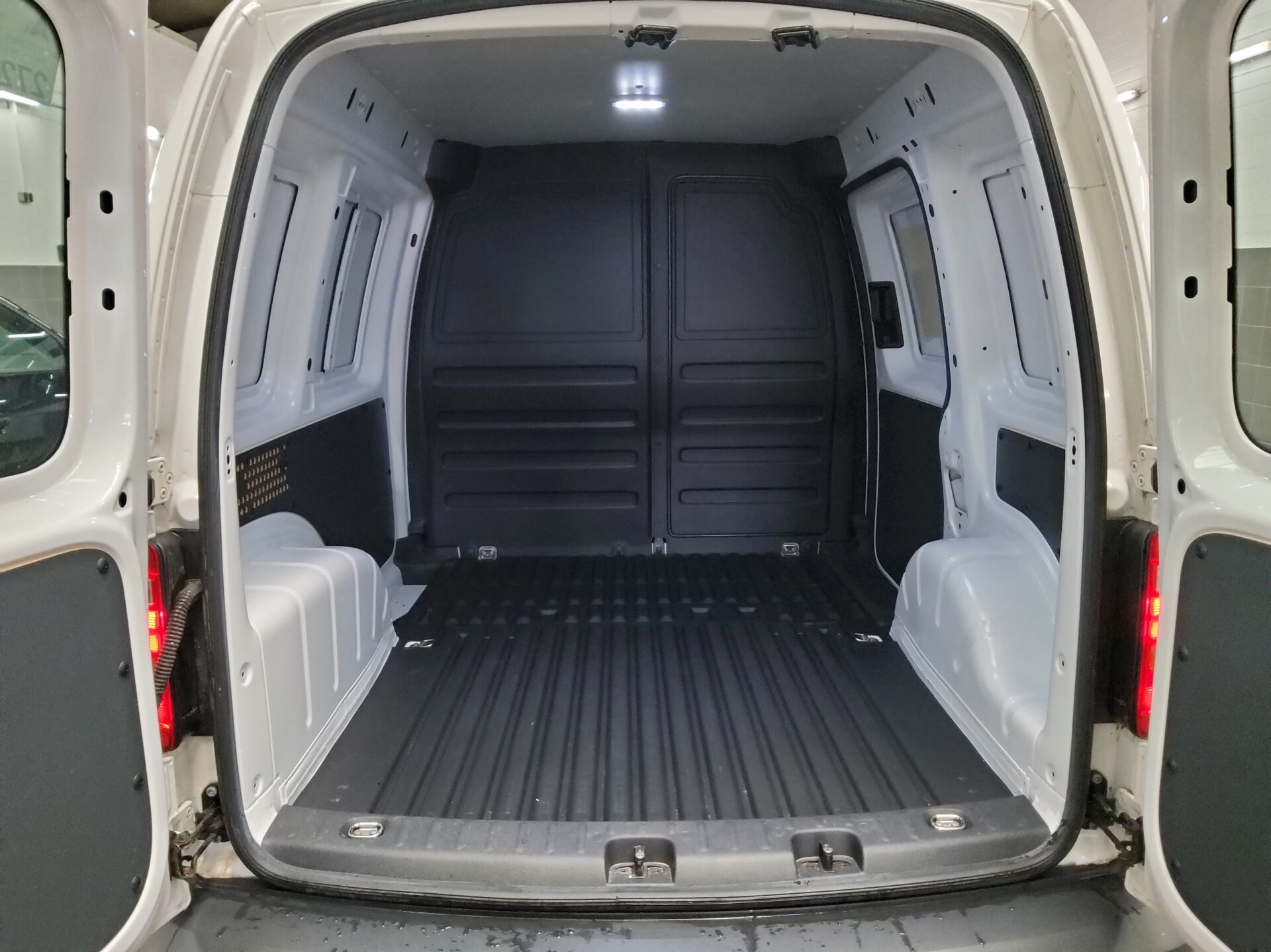 Volkswagen Caddy 2.0 TDI Kasten DSG Trendline Klima Shz PDC 12