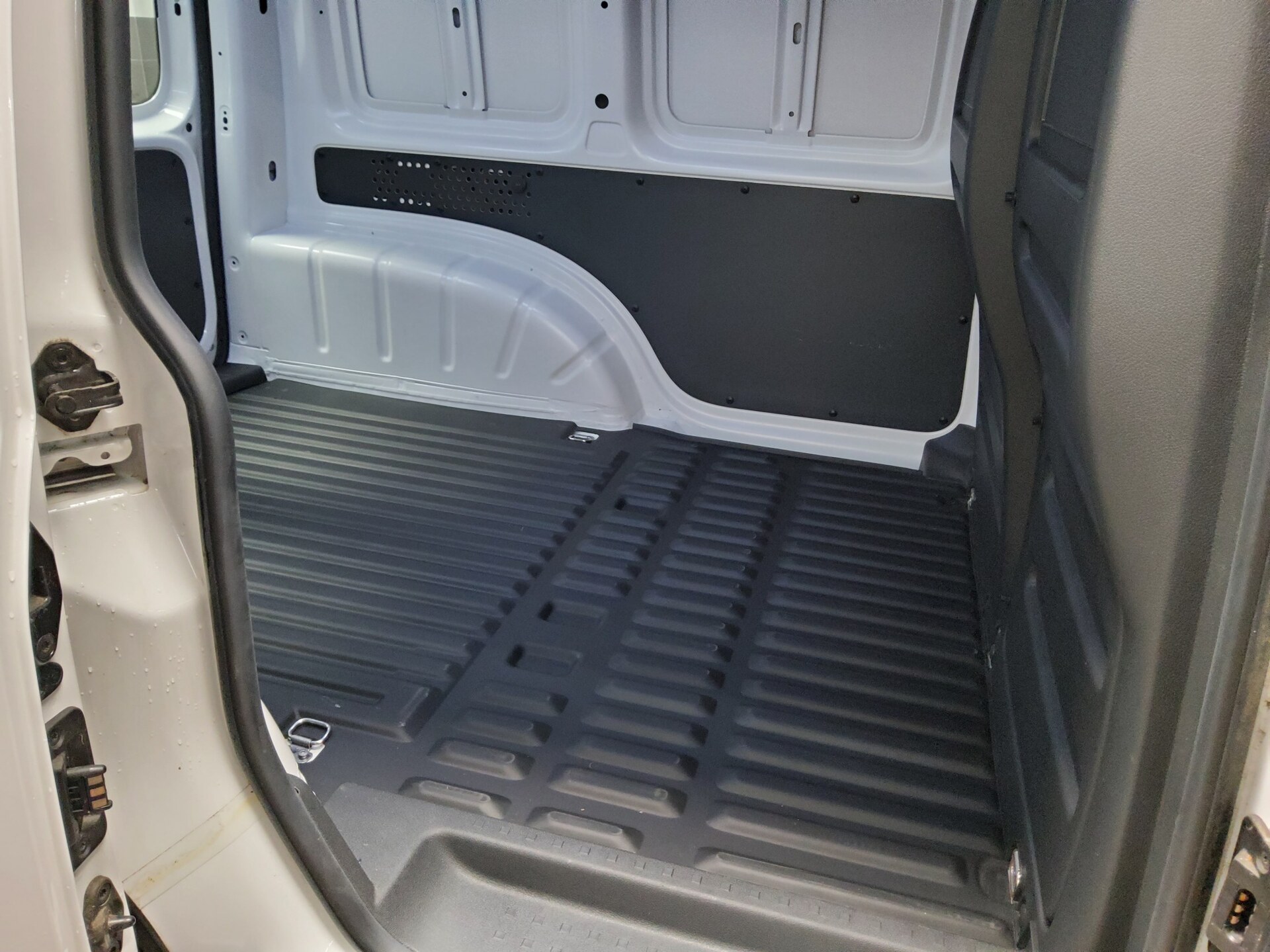 Volkswagen Caddy 2.0 TDI Kasten DSG Trendline Klima Shz PDC 11