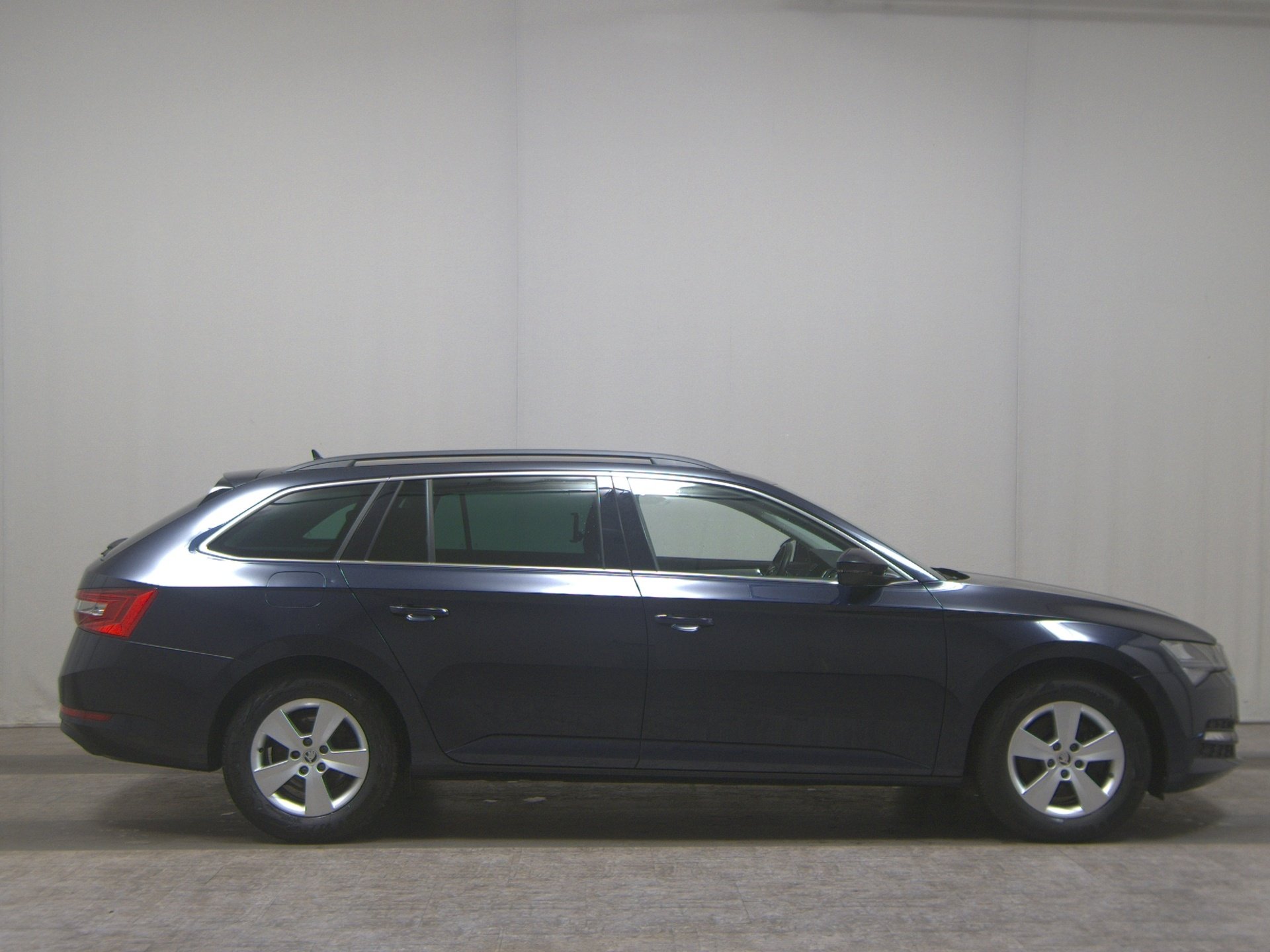 Skoda Superb Kombi 2.0 TDI Ambition Navi LED vc PDC