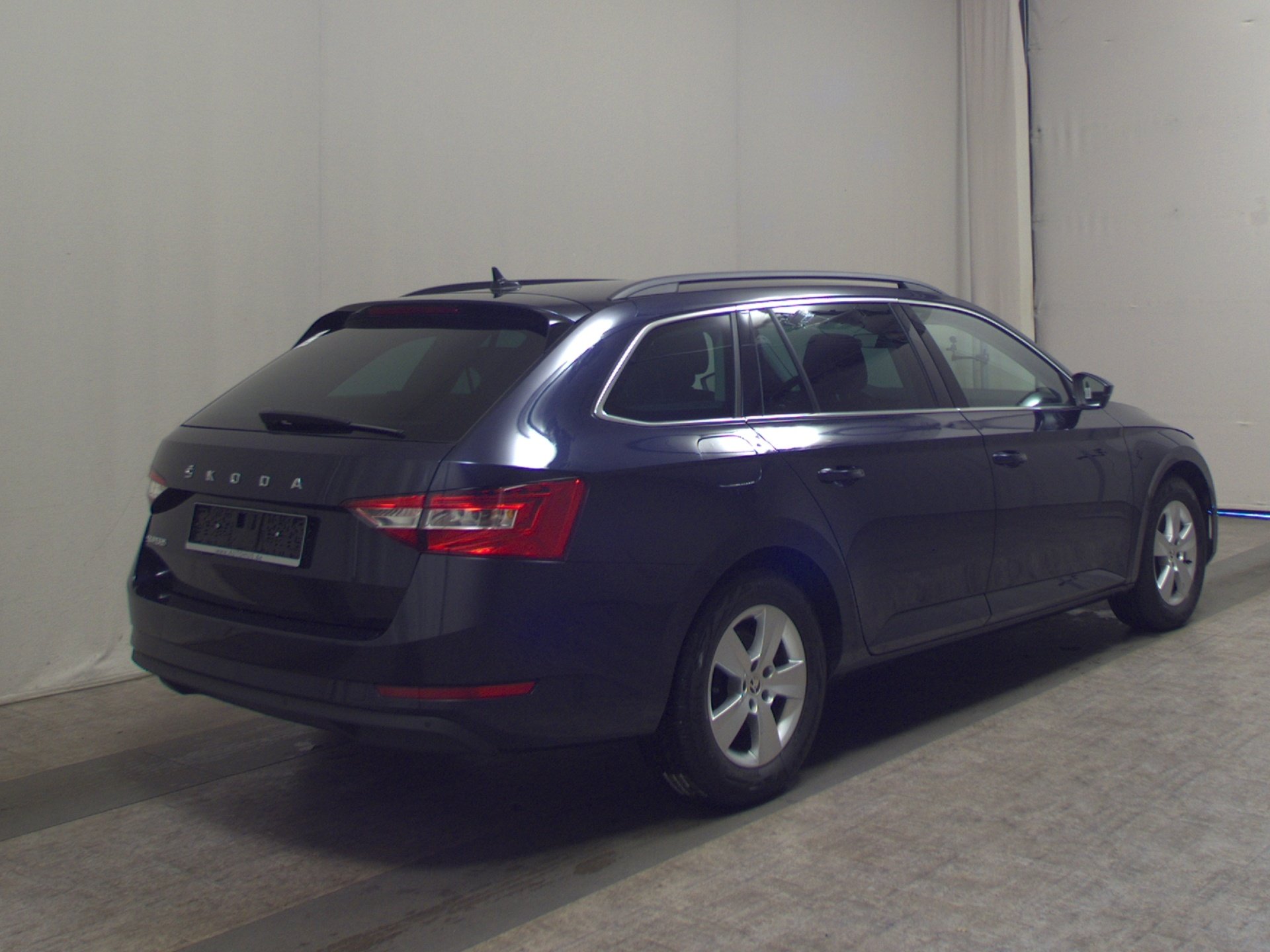 Skoda Superb Kombi 2.0 TDI Ambition Navi LED vc PDC 4