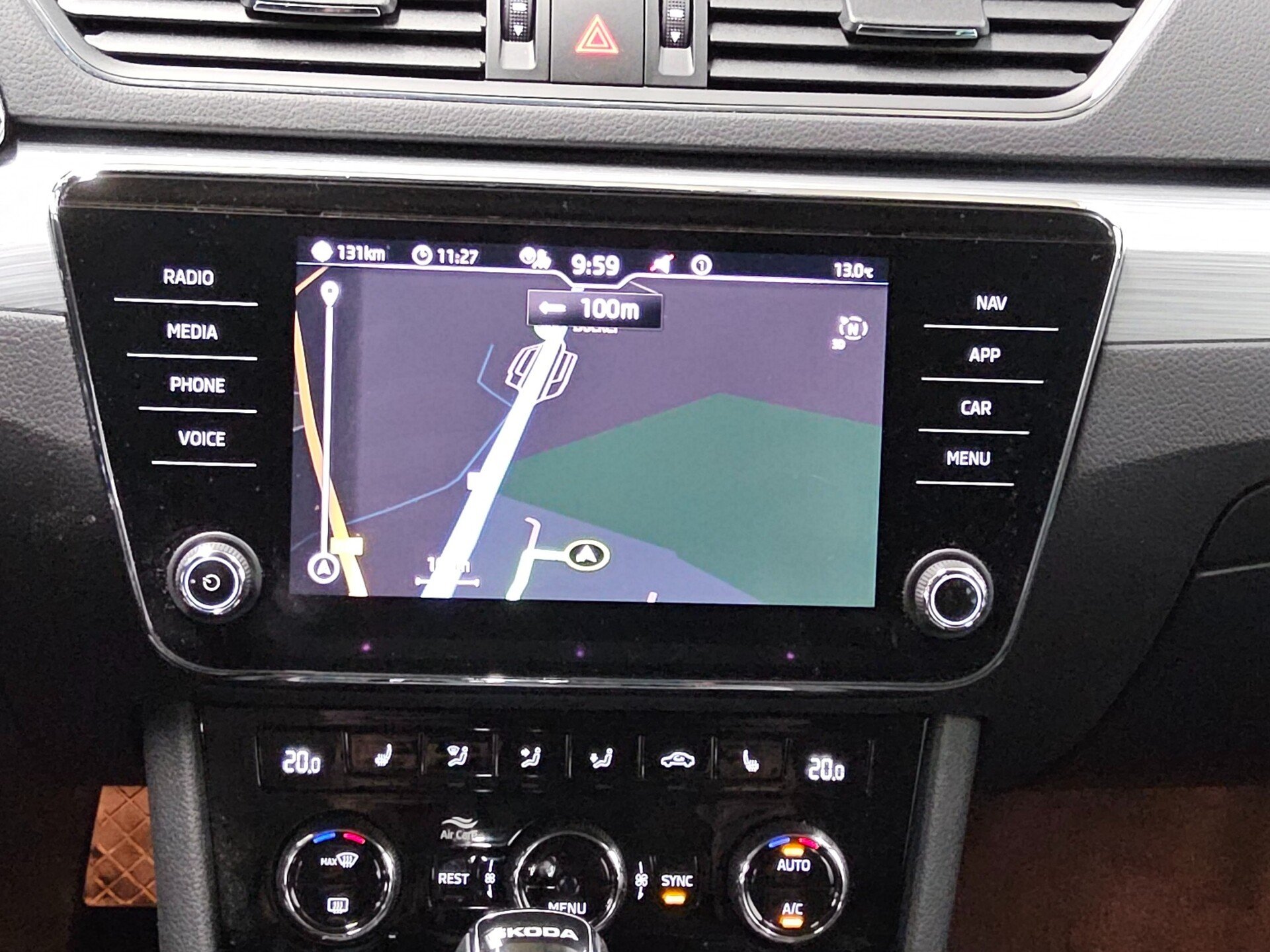 Skoda Superb Kombi 2.0 TDI Ambition Navi LED vc PDC 7