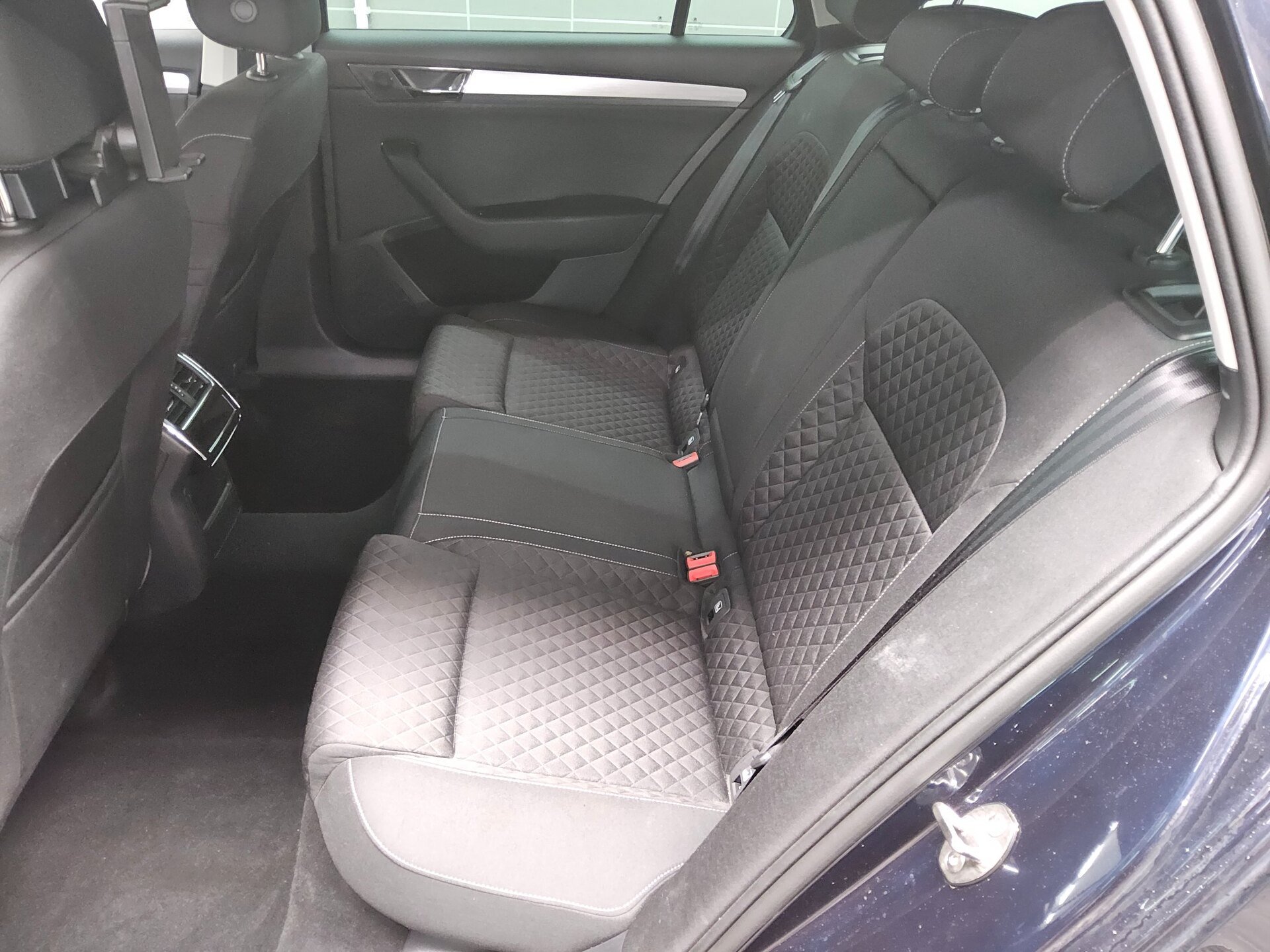 Skoda Superb Kombi 2.0 TDI Ambition Navi LED vc PDC 13