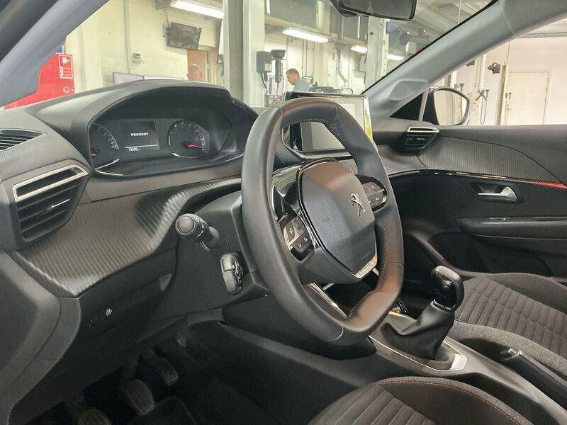 Peugeot 208 1.2 PureTech SHZ PDC LED BT SPURHALTE 5