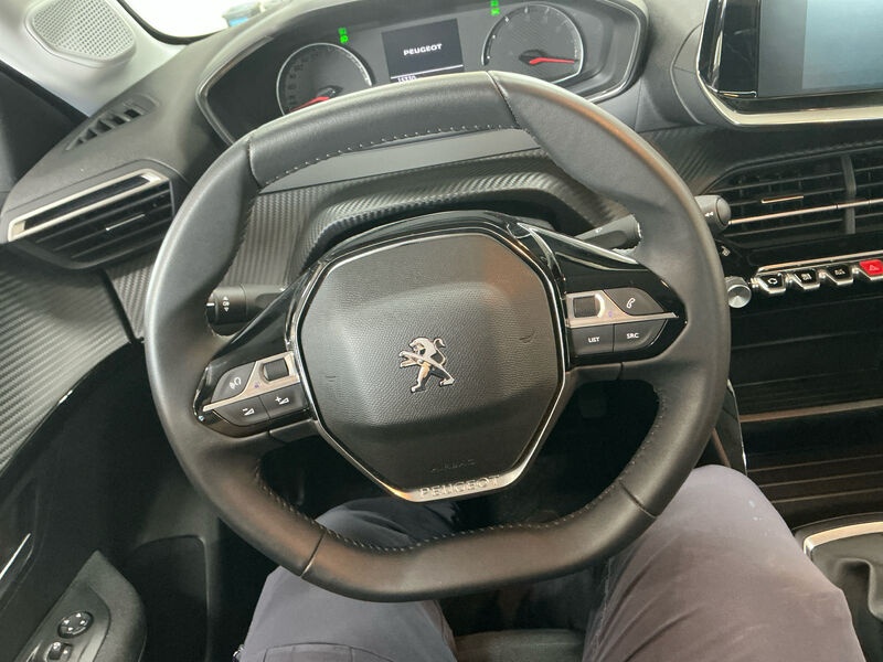 Peugeot 208 1.2 PureTech SHZ PDC LED BT SPURHALTE 9