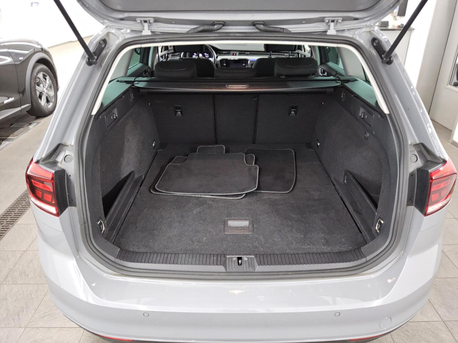 Volkswagen Passat Variant 2.0 TDI Business Navi LED DC-Pro RFK ACC 12