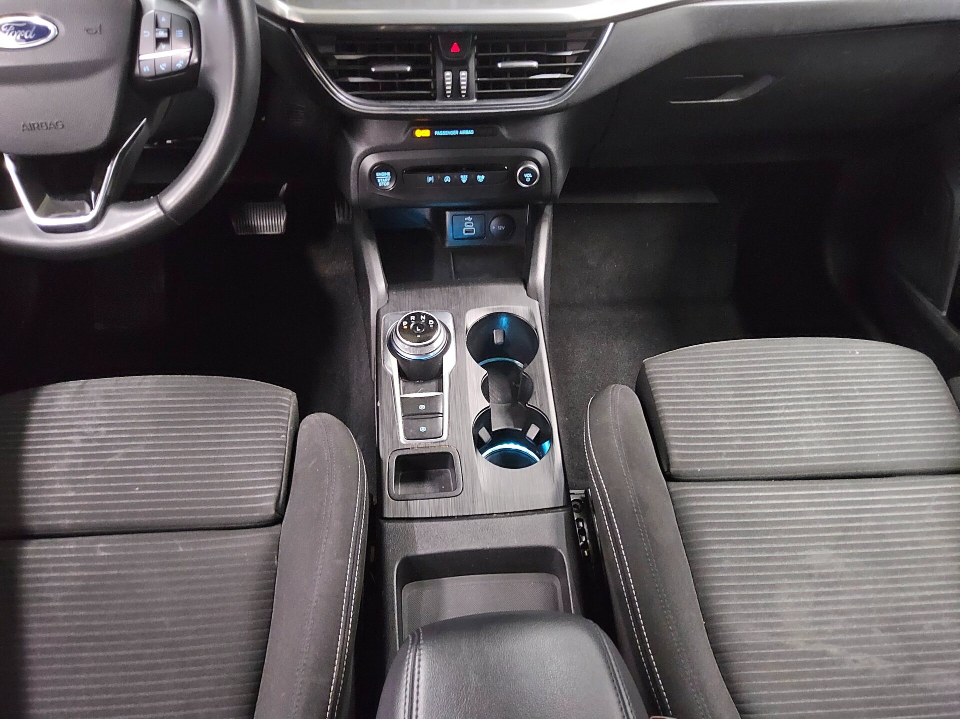 Ford Focus Turnier 1.5 EB Titanium NAVI KLIMAAUT LED SPORTSITZE SHZ 6