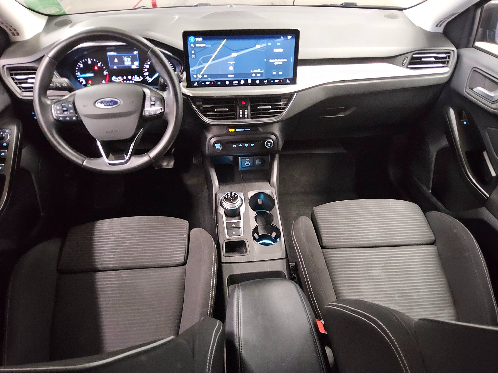 Ford Focus Turnier 1.5 EB Titanium NAVI KLIMAAUT LED SPORTSITZE SHZ 5