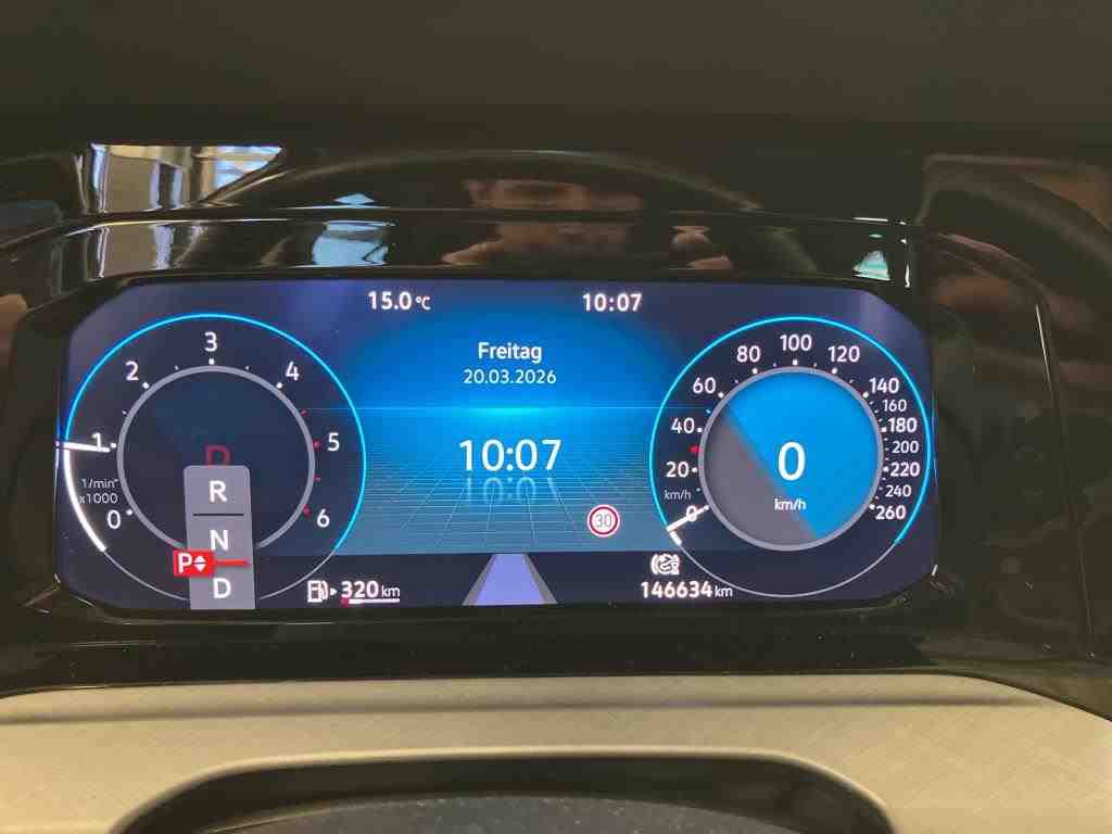 Volkswagen Golf-8 Var. 2.0 TDI Life Navi LED AID PDC 7