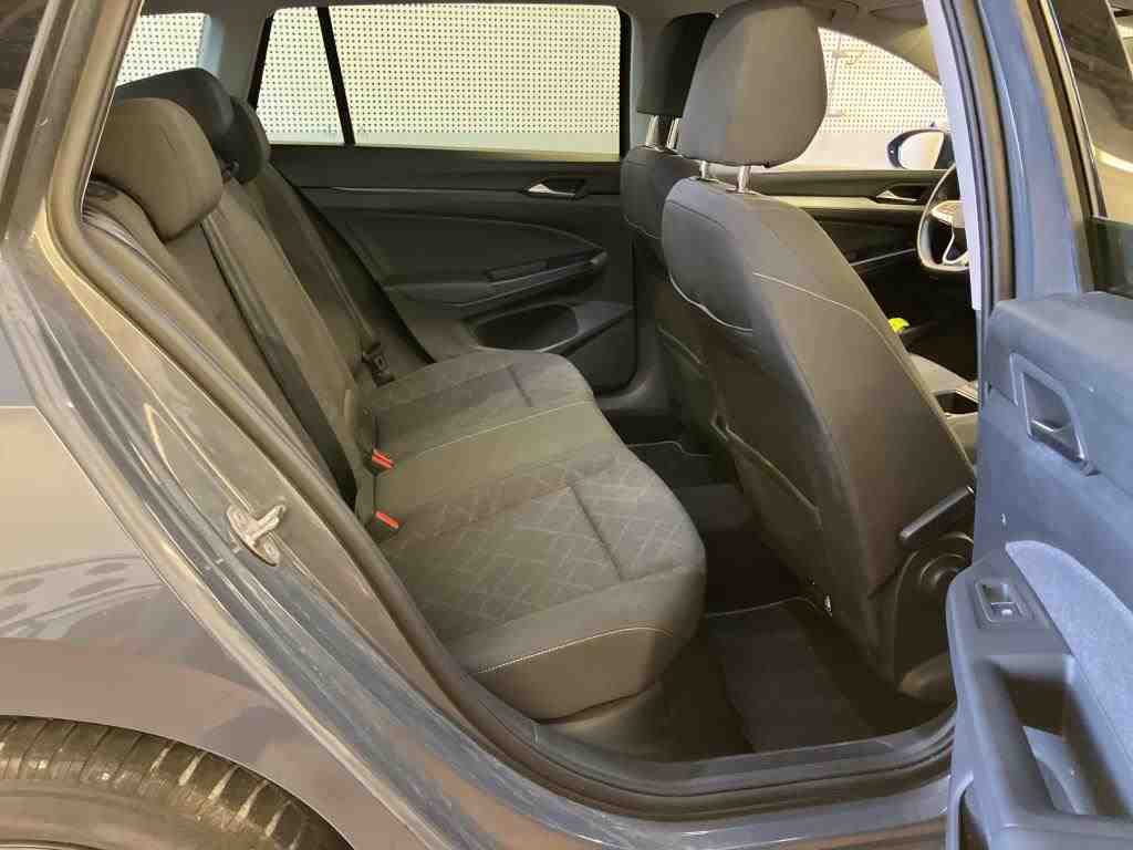 Volkswagen Golf-8 Var. 2.0 TDI Life Navi LED AID PDC 6